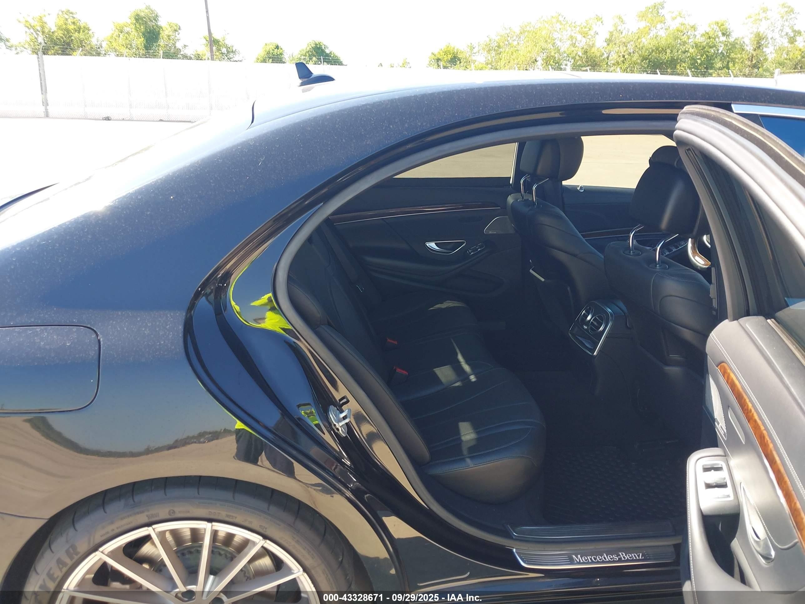 2014 Mercedes-benz S 550 Black vin: WDDUG8CB0EA047741