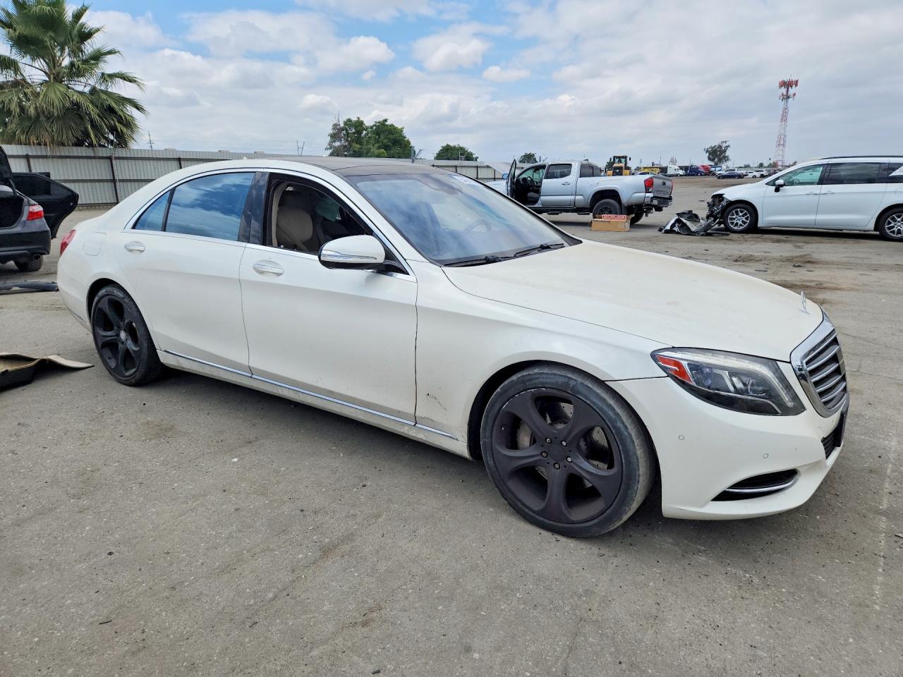 2014 Mercedes-benz S 550 White vin: WDDUG8CB0EA058416