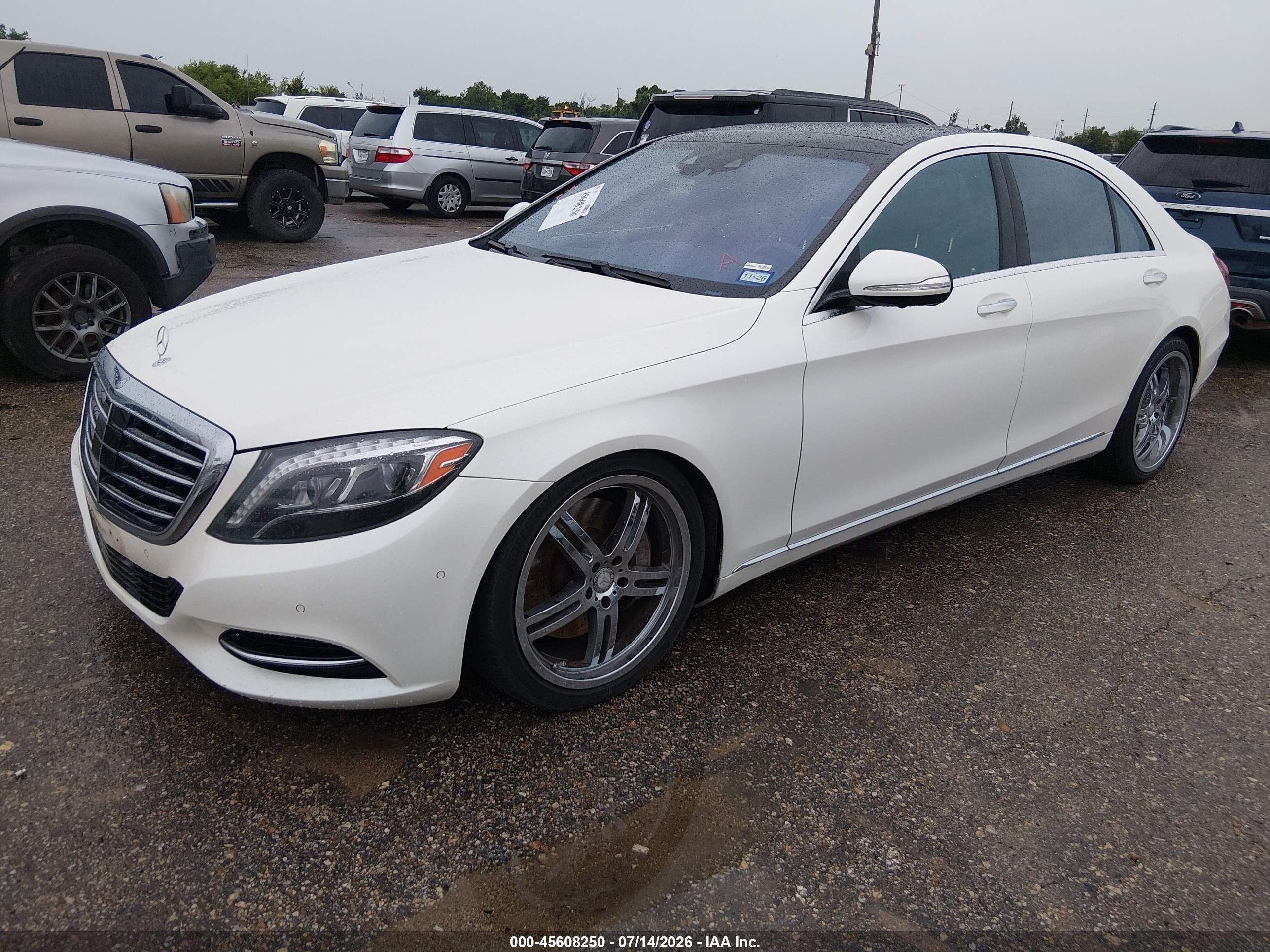 2015 Mercedes-benz S 550   White vin: WDDUG8CB0FA070406