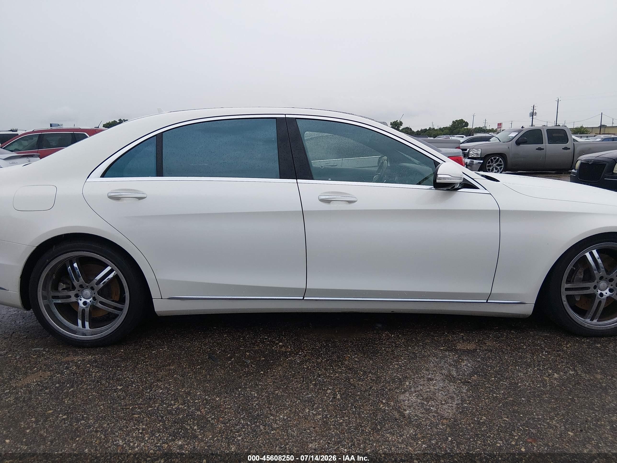 2015 Mercedes-benz S 550   White vin: WDDUG8CB0FA070406