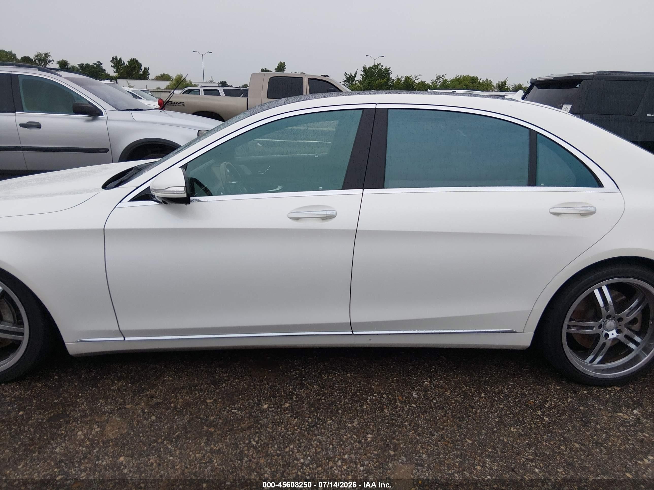 2015 Mercedes-benz S 550   White vin: WDDUG8CB0FA070406