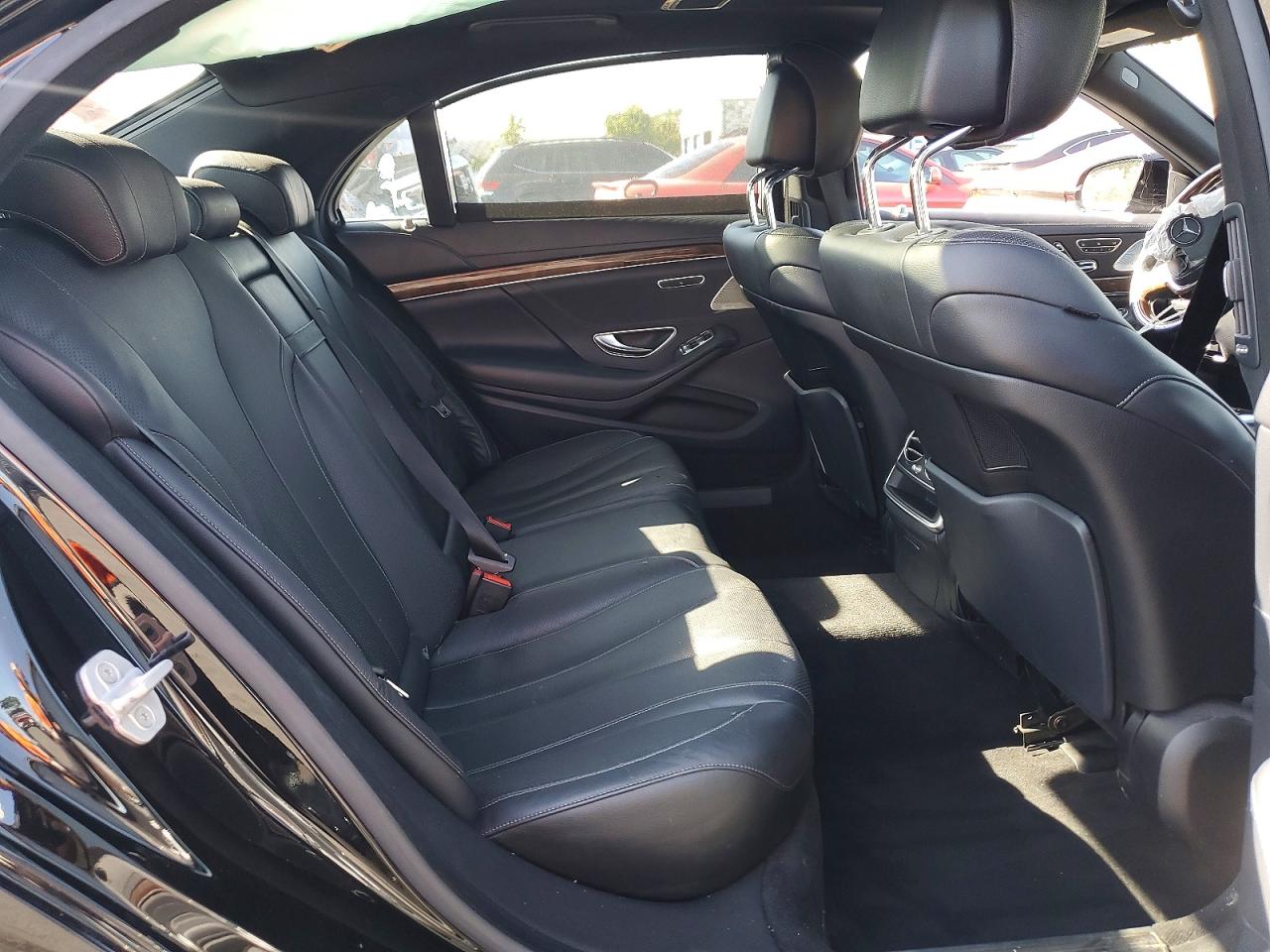 2015 Mercedes-benz S 550 Черный vin: WDDUG8CB0FA124674