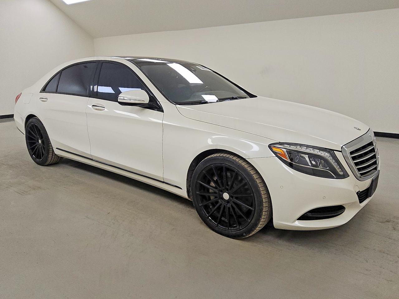2015 Mercedes-benz S 550 White vin: WDDUG8CB0FA200202
