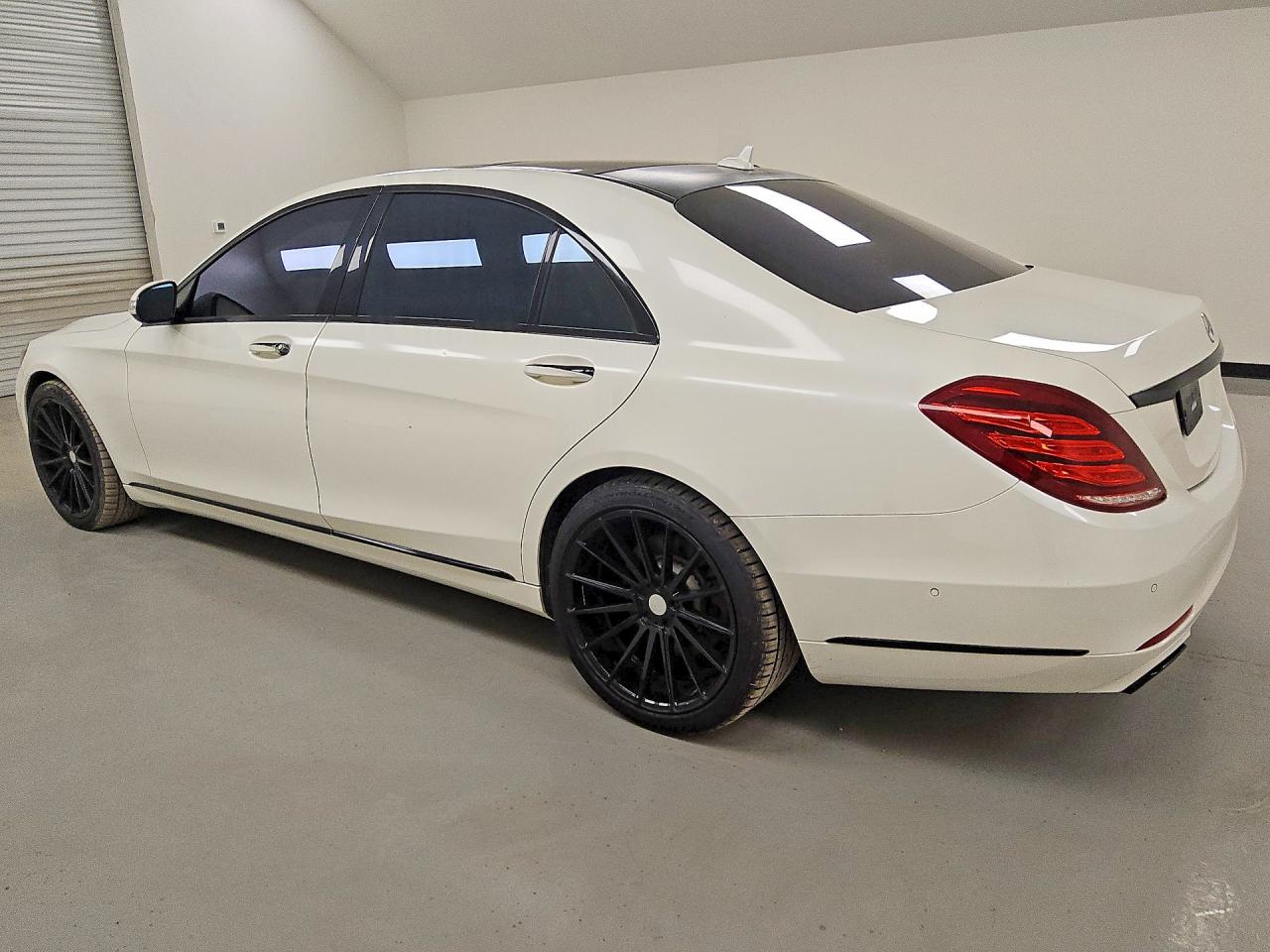 2015 Mercedes-benz S 550 White vin: WDDUG8CB0FA200202