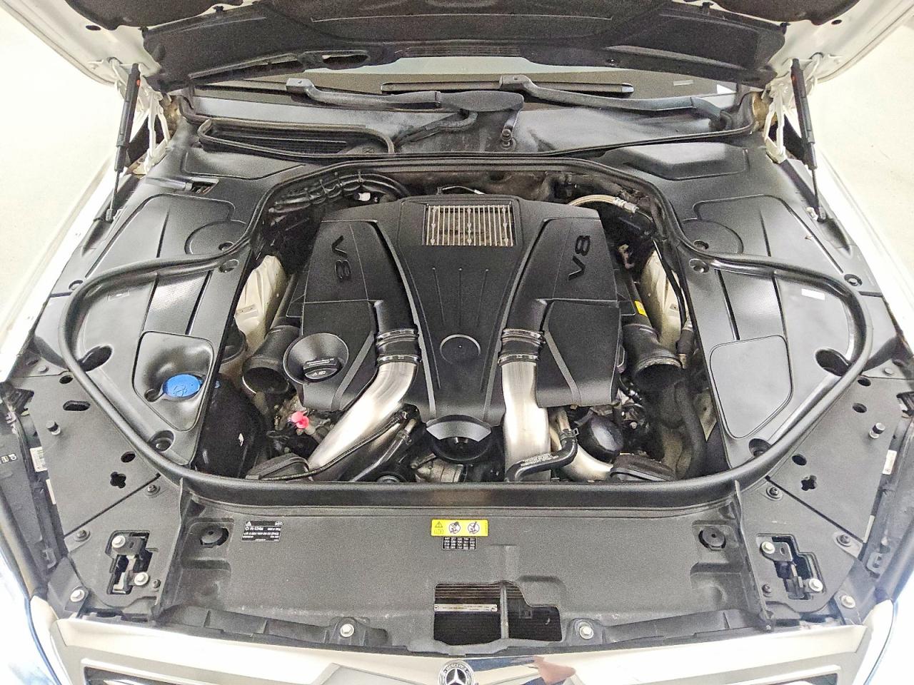 2015 Mercedes-benz S 550 White vin: WDDUG8CB0FA200202