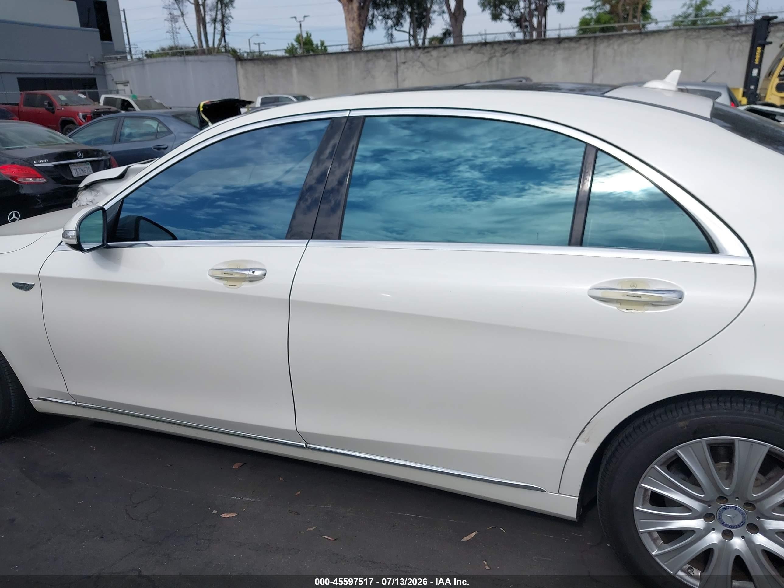 2014 Mercedes-benz S 550   White vin: WDDUG8CB1EA012903