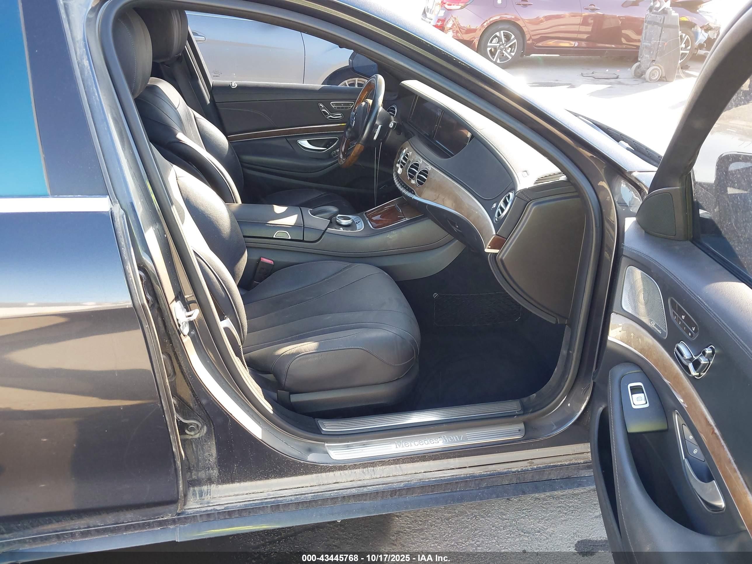 2014 Mercedes-benz S 550   Black vin: WDDUG8CB1EA023125