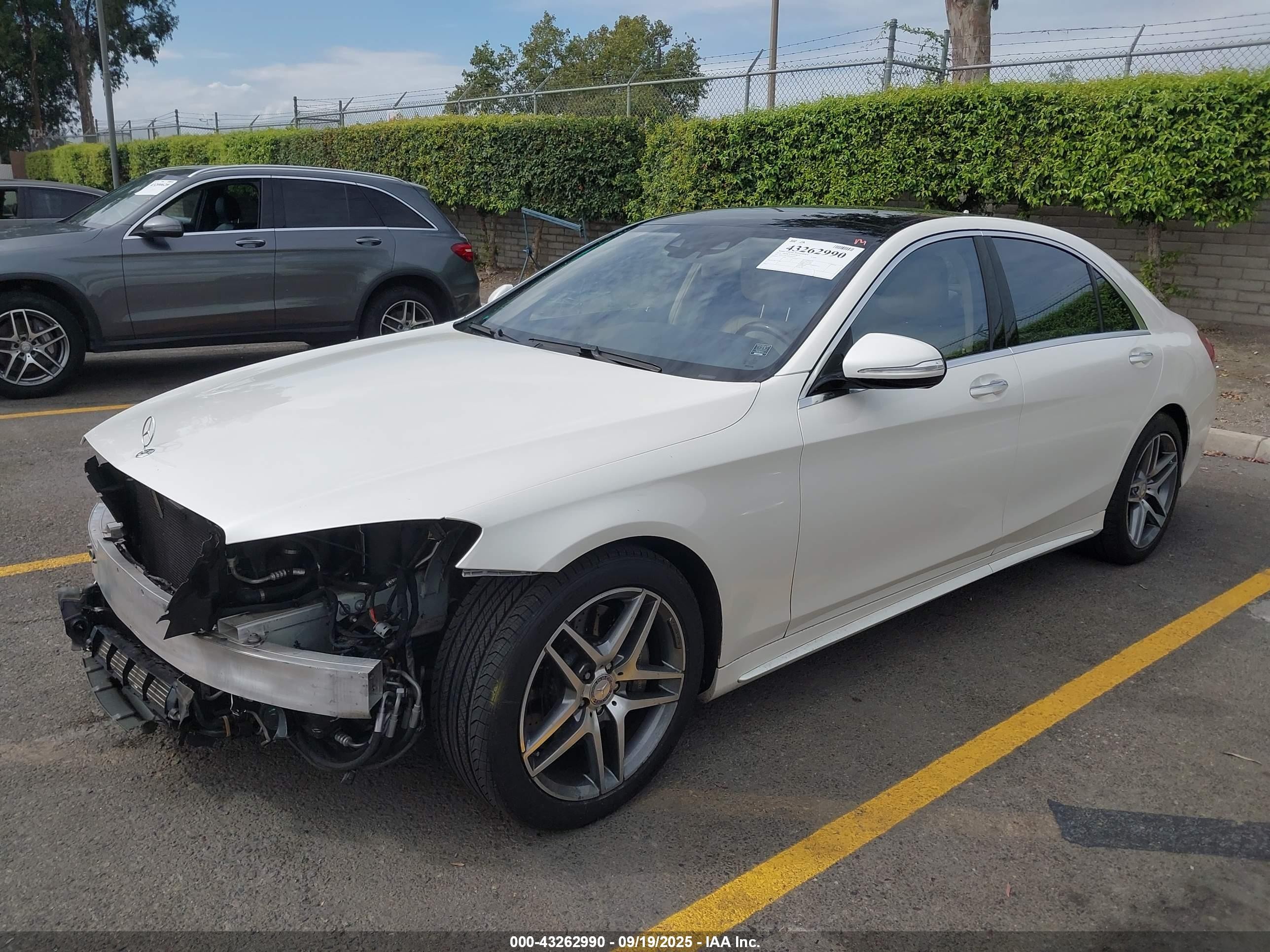 2014 Mercedes-benz S 550   White vin: WDDUG8CB1EA032374