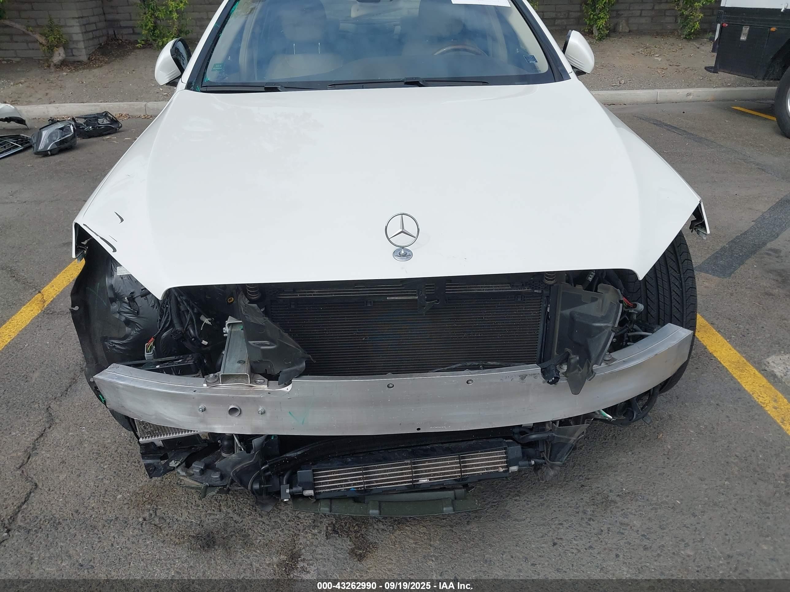 2014 Mercedes-benz S 550   White vin: WDDUG8CB1EA032374