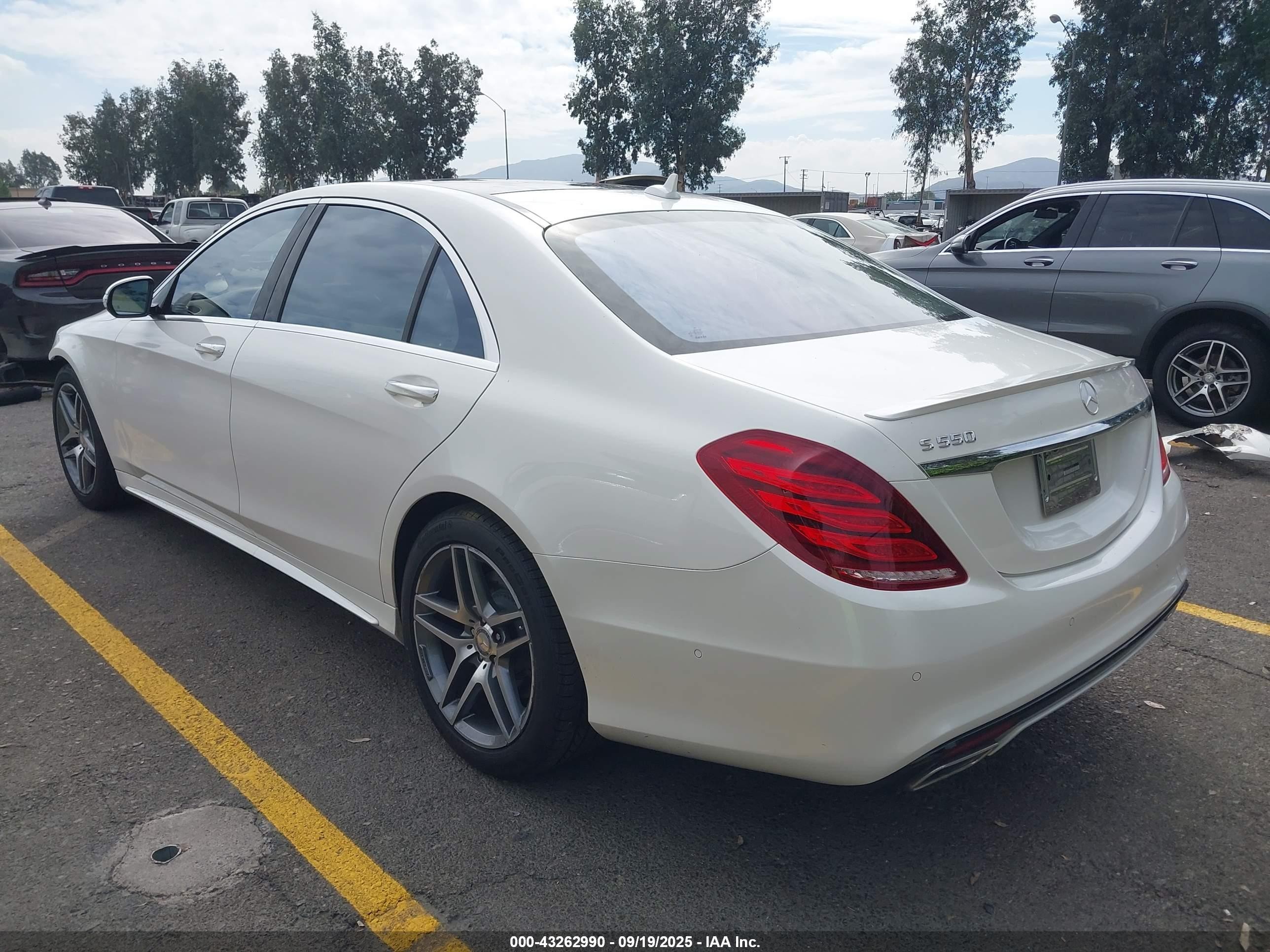 2014 Mercedes-benz S 550   White vin: WDDUG8CB1EA032374