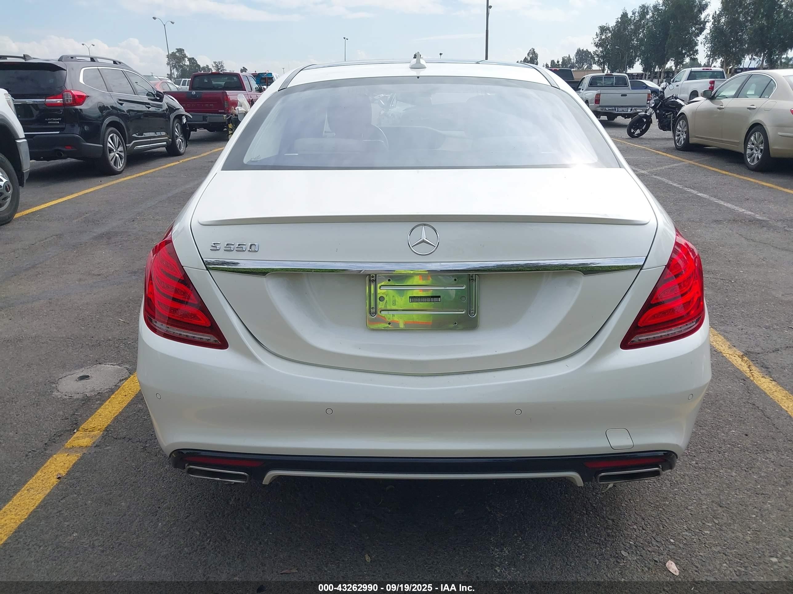 2014 Mercedes-benz S 550   White vin: WDDUG8CB1EA032374