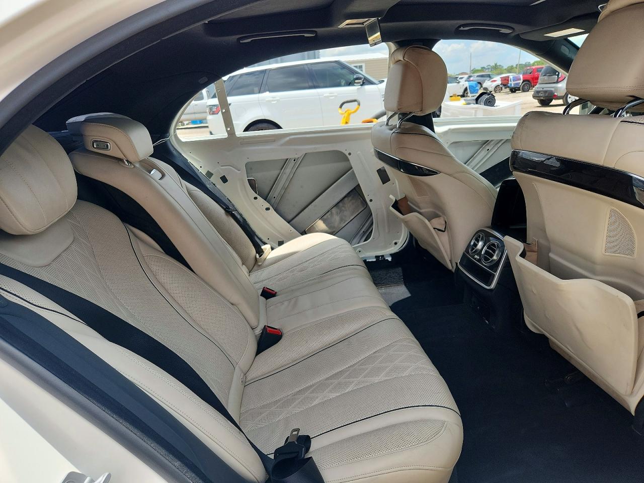 2015 Mercedes-benz S 550 White vin: WDDUG8CB1FA140947