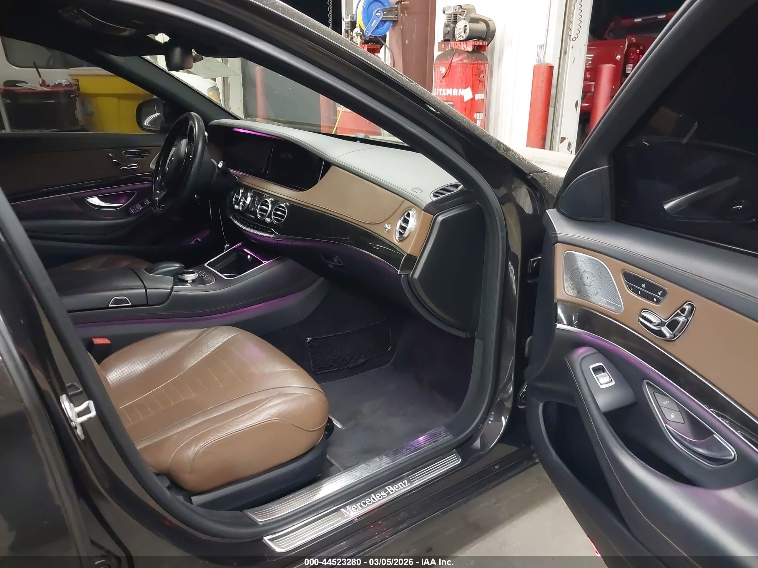 2014 Mercedes-benz S 550   Черный vin: WDDUG8CB2EA006981