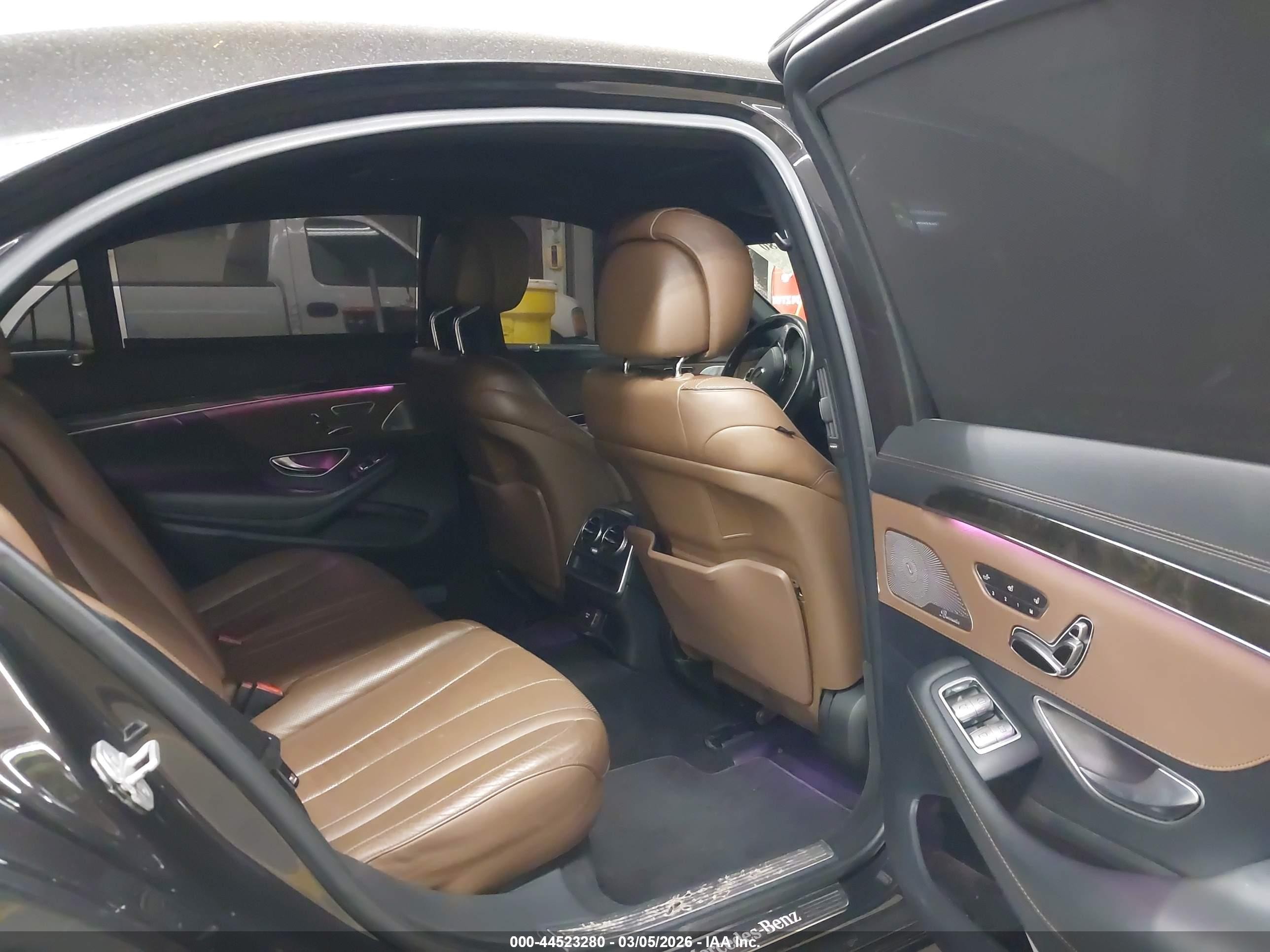 2014 Mercedes-benz S 550   Черный vin: WDDUG8CB2EA006981