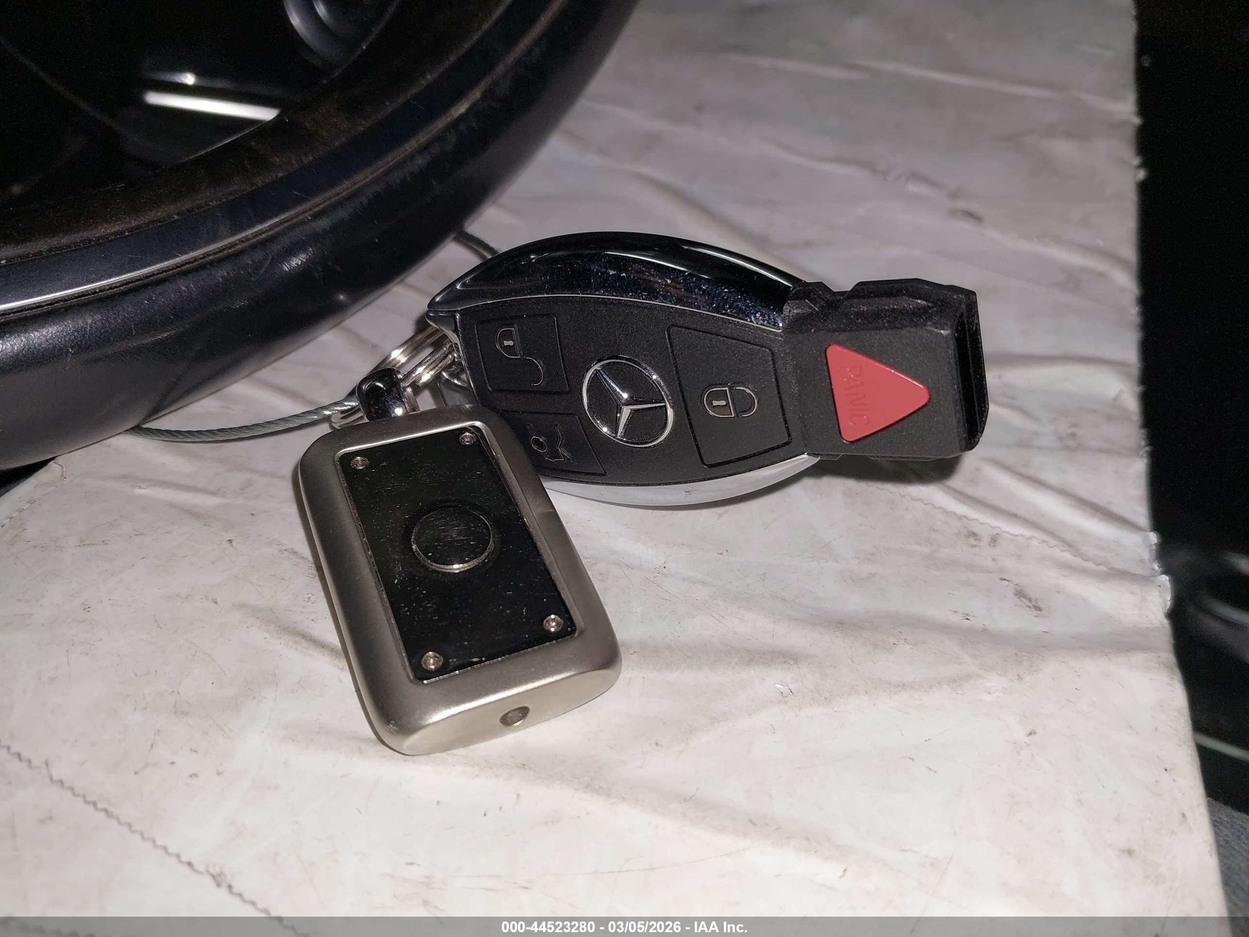 2014 Mercedes-benz S 550   Черный vin: WDDUG8CB2EA006981