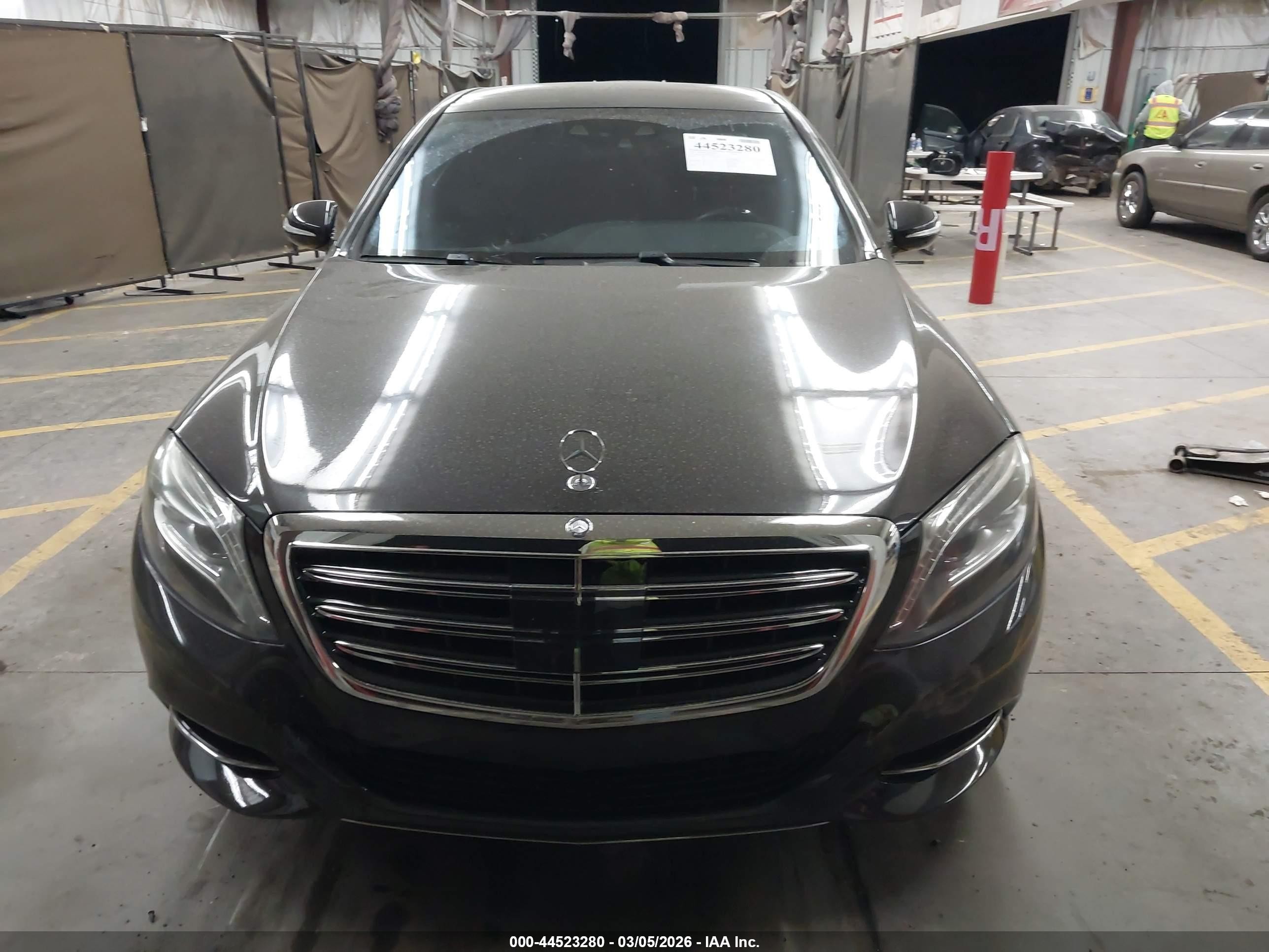 2014 Mercedes-benz S 550   Черный vin: WDDUG8CB2EA006981