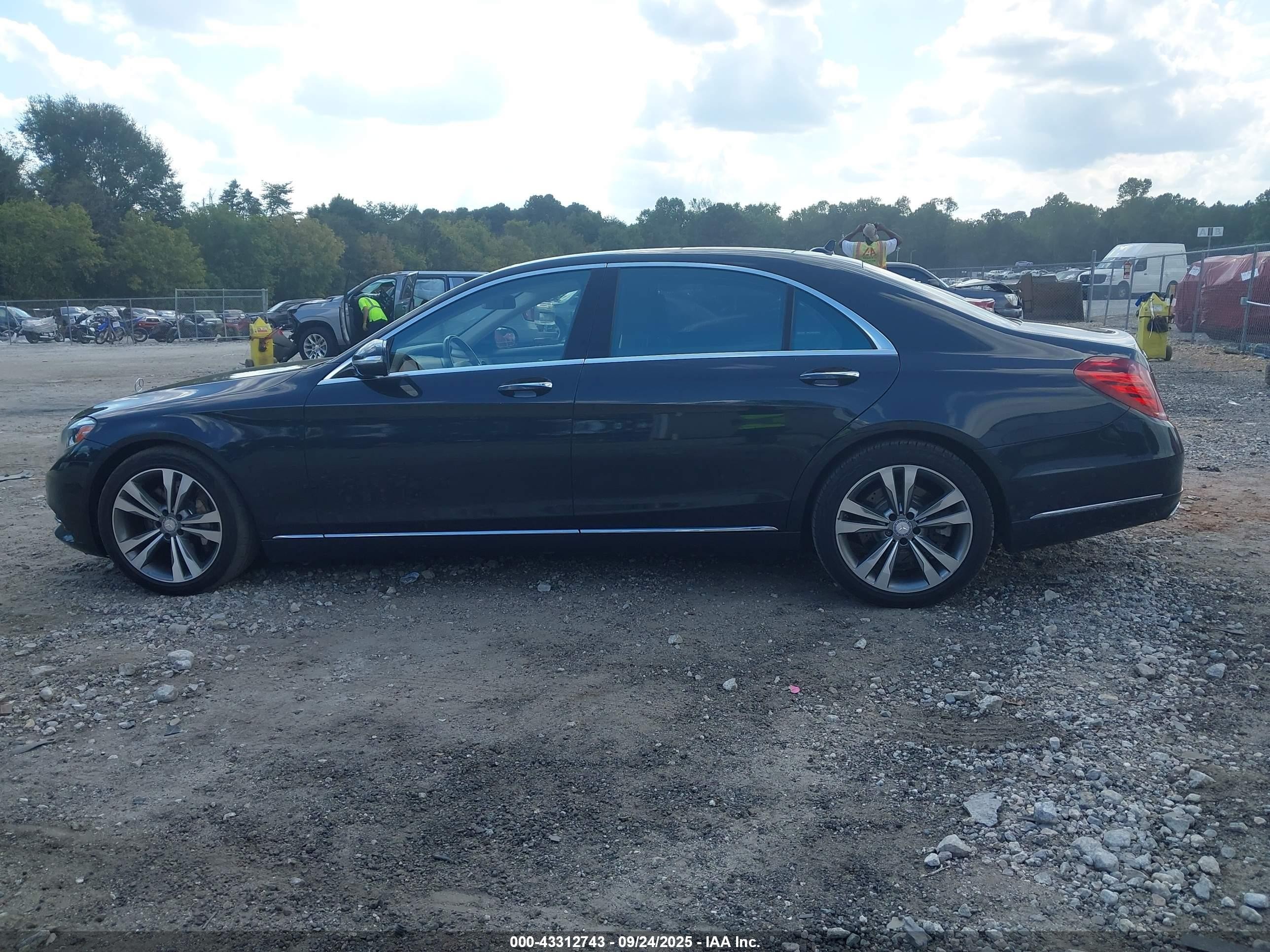 2014 Mercedes-benz S 550   Black vin: WDDUG8CB2EA053833