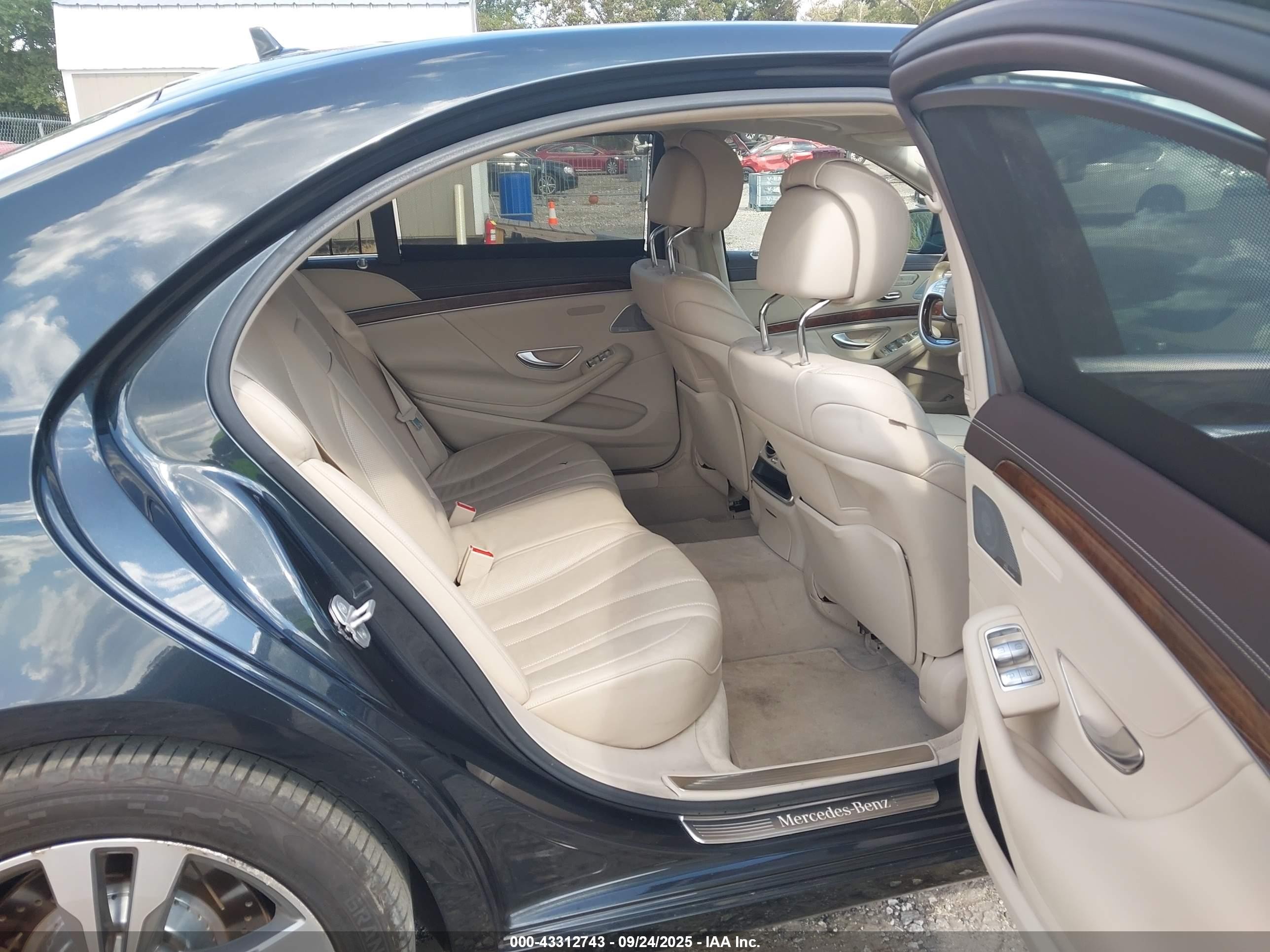 2014 Mercedes-benz S 550   Black vin: WDDUG8CB2EA053833