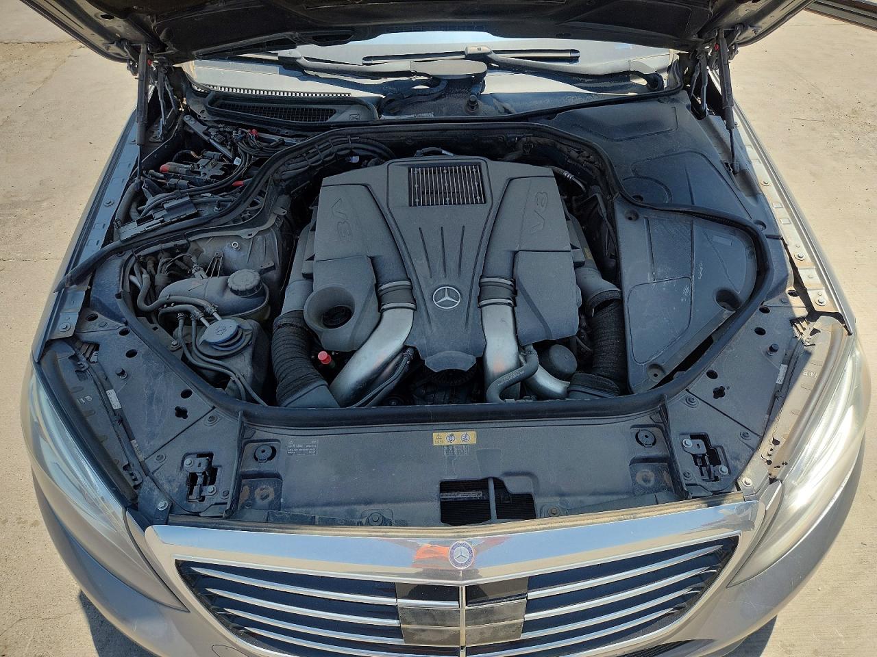 2015 Mercedes-benz S 550 Gray vin: WDDUG8CB2FA146112