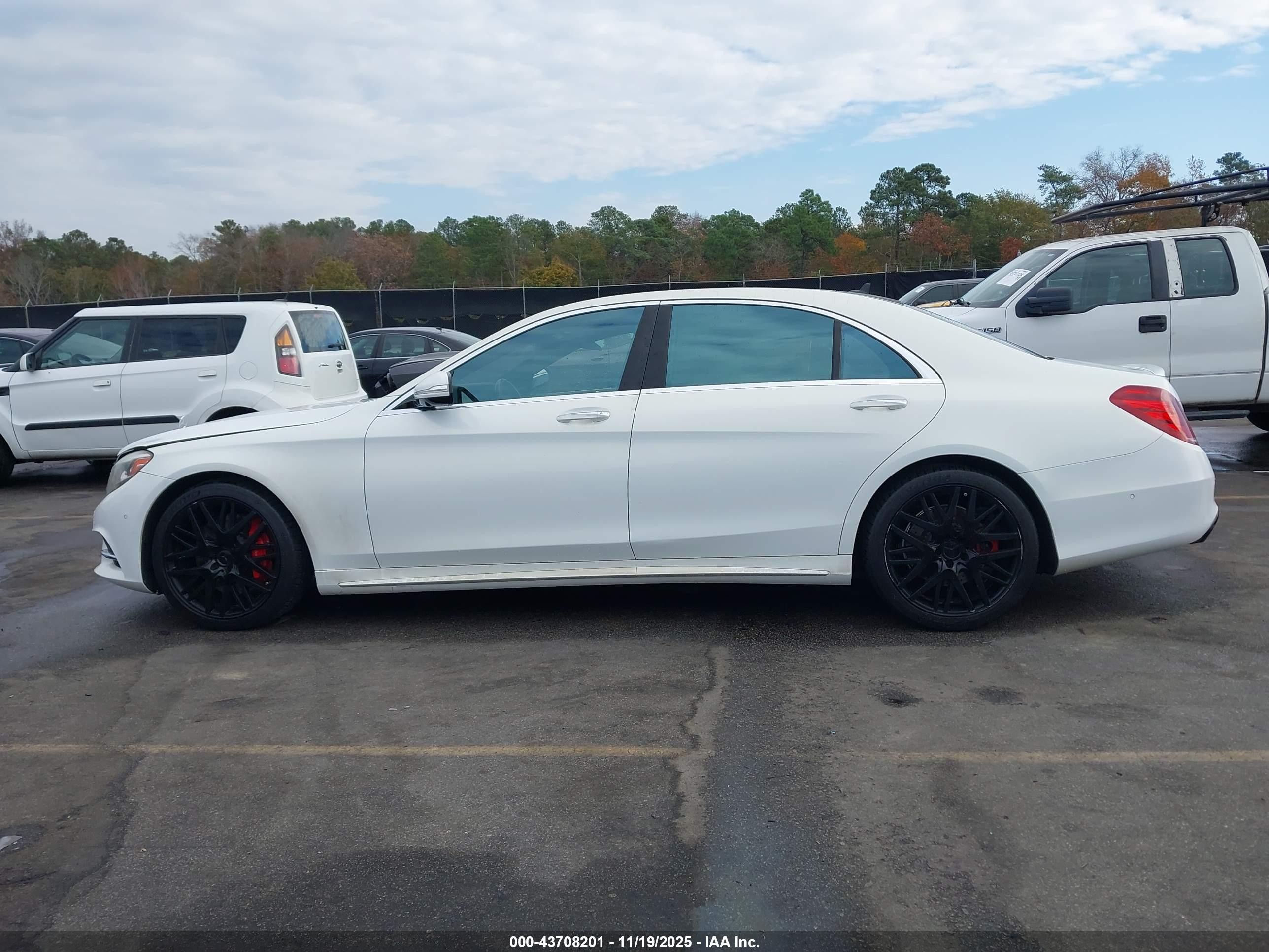2014 Mercedes-benz S 550   White vin: WDDUG8CB3EA011719