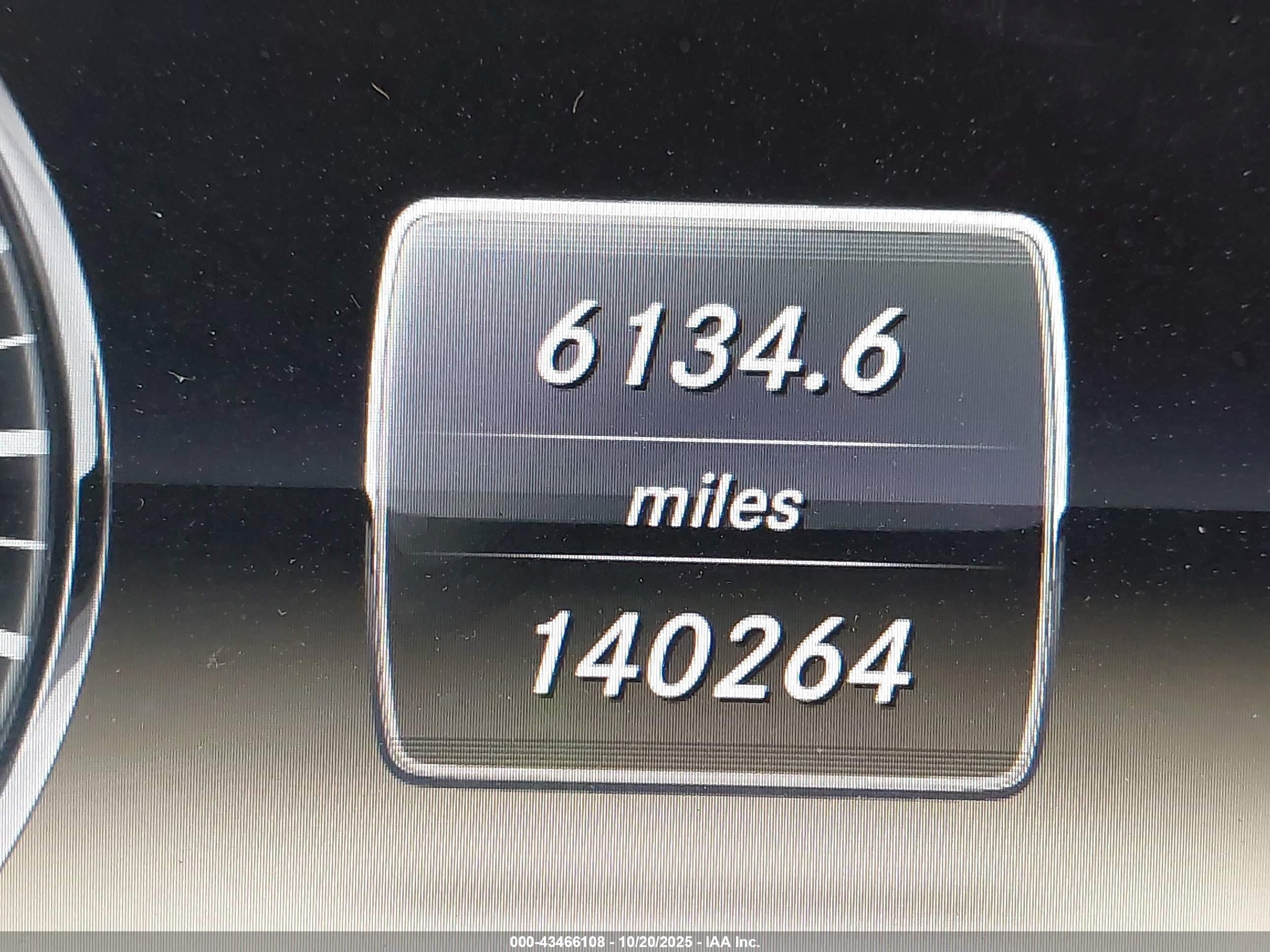 2014 Mercedes-benz S 550   Серебряный vin: WDDUG8CB3EA066350
