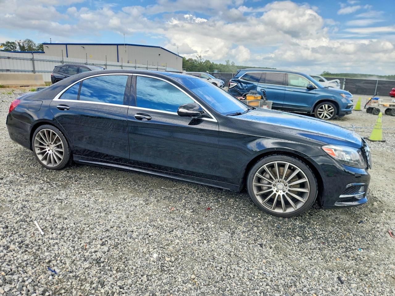 2015 Mercedes-benz S 550 Черный vin: WDDUG8CB4FA197465