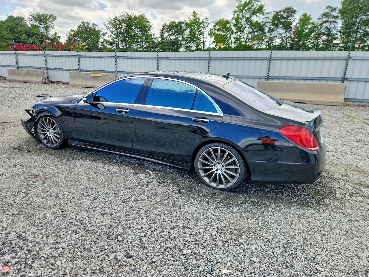 2015 Mercedes-benz S 550 Черный vin: WDDUG8CB4FA197465