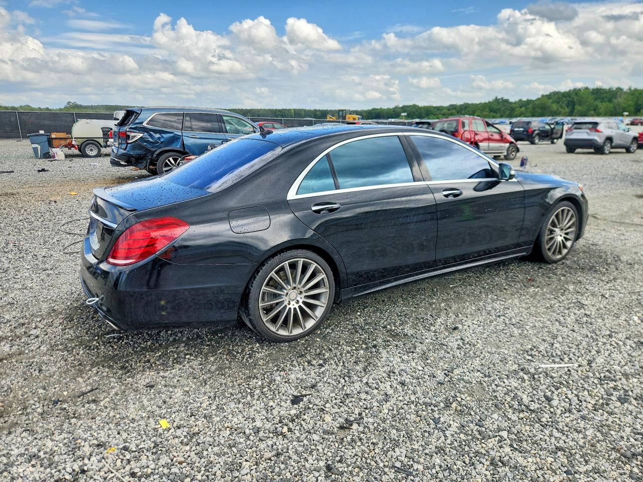 2015 Mercedes-benz S 550 Черный vin: WDDUG8CB4FA197465