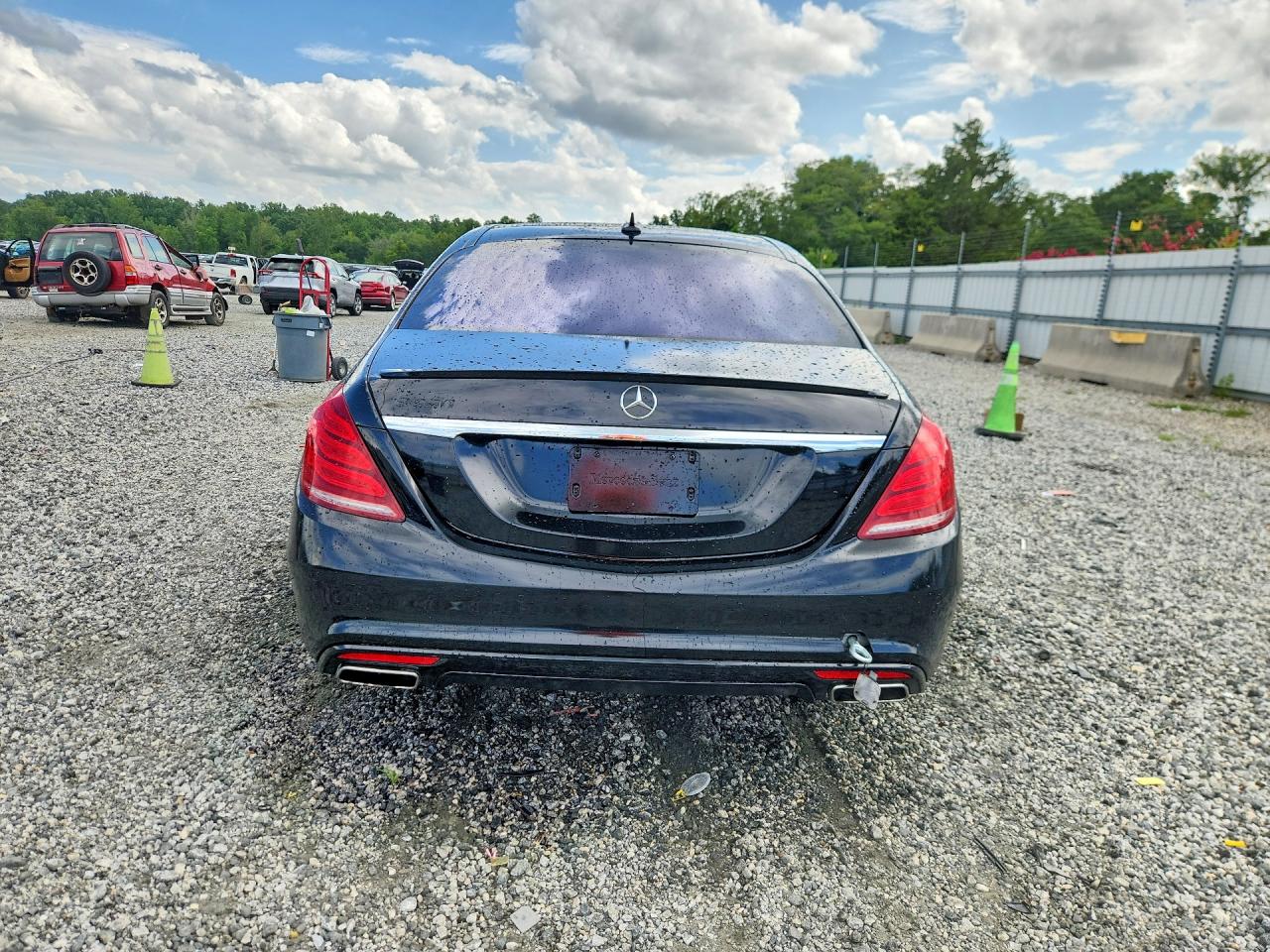 2015 Mercedes-benz S 550 Черный vin: WDDUG8CB4FA197465