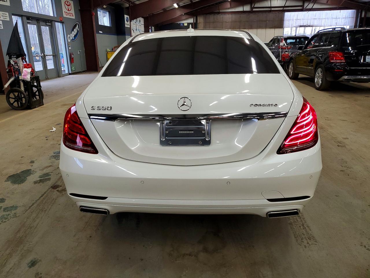 2014 Mercedes-benz S 550 White vin: WDDUG8CB5EA008871