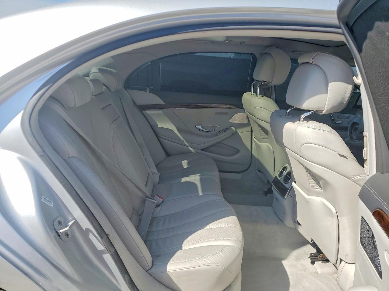 2015 Mercedes-benz S 550 White vin: WDDUG8CB5FA075228