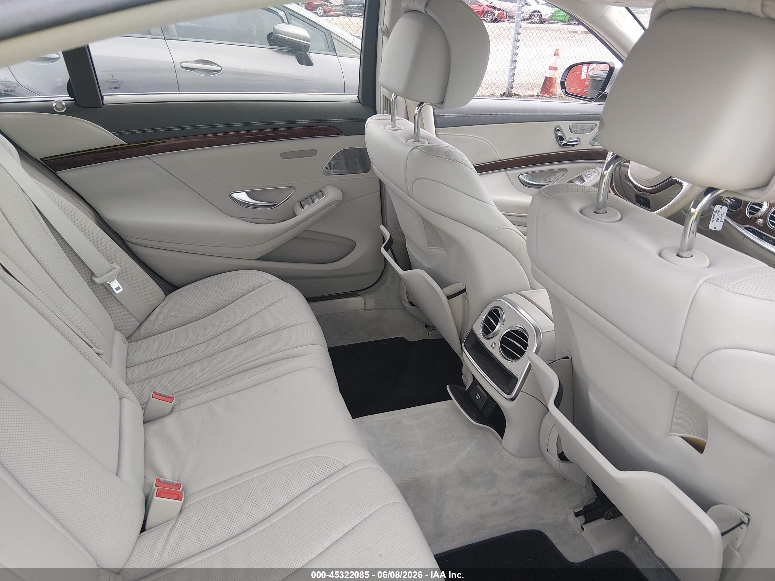 2015 Mercedes-benz S 550   Серебряный vin: WDDUG8CB5FA103965