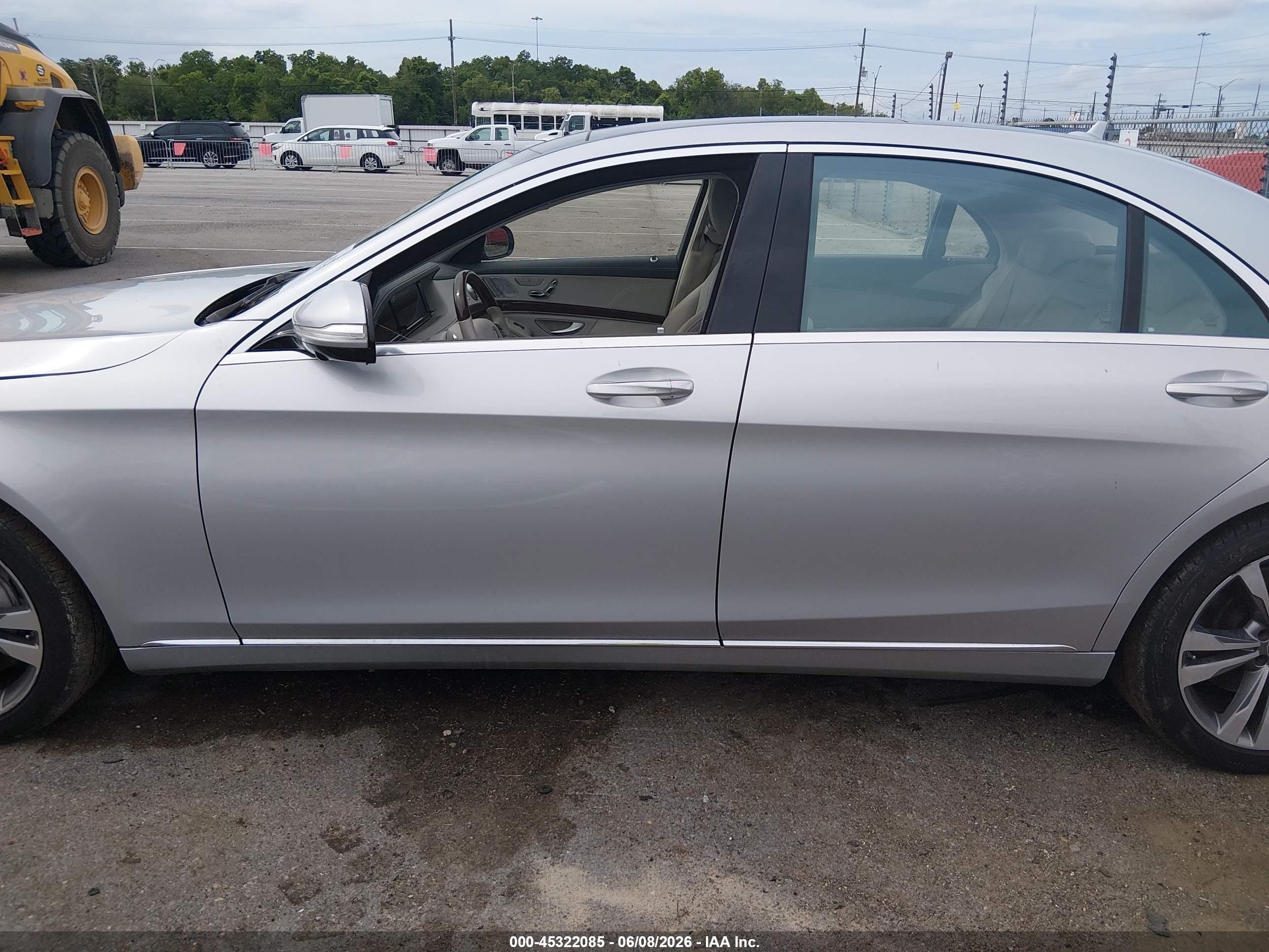 2015 Mercedes-benz S 550   Серебряный vin: WDDUG8CB5FA103965