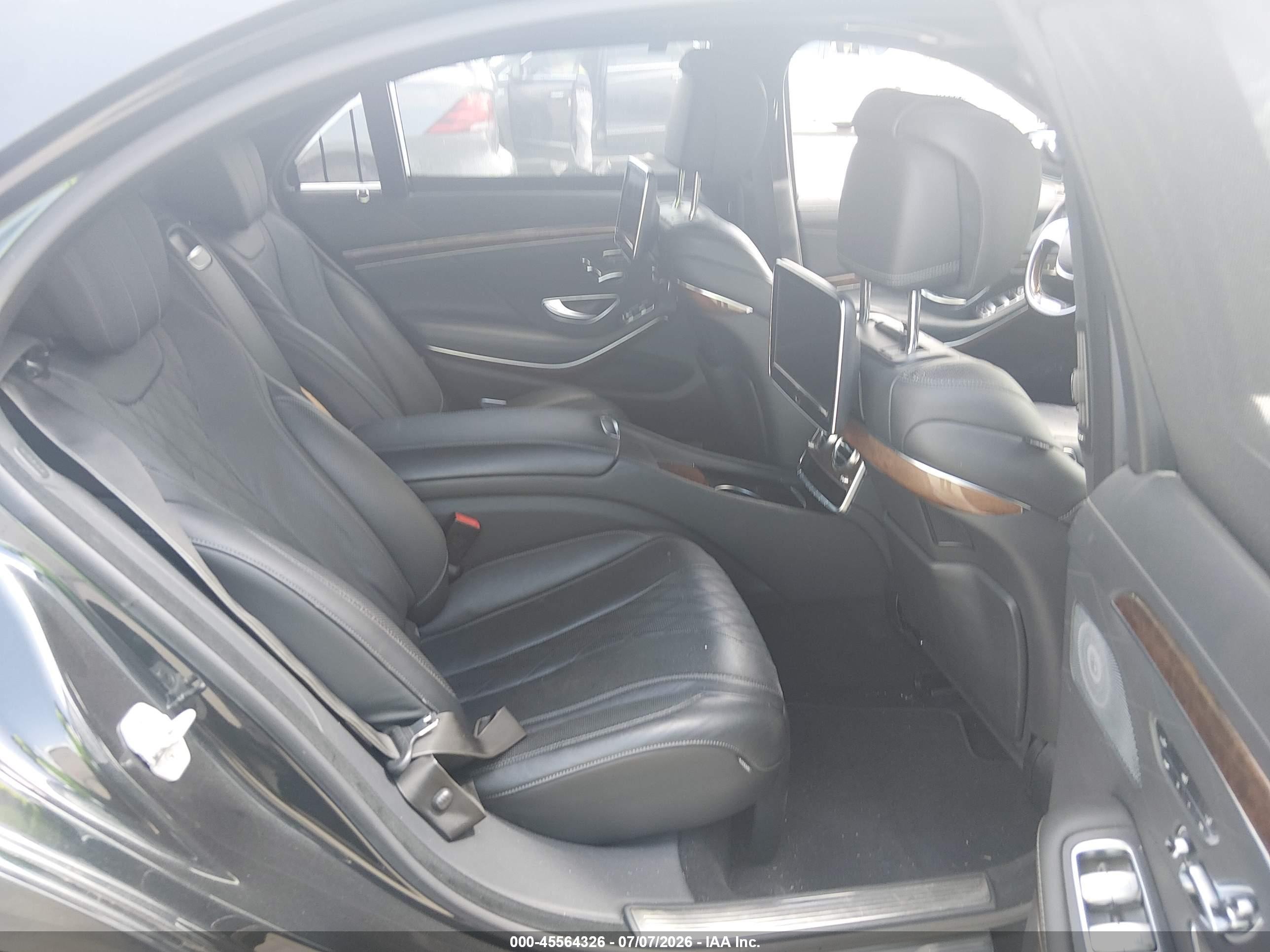 2015 Mercedes-benz S 550   Черный vin: WDDUG8CB5FA115792