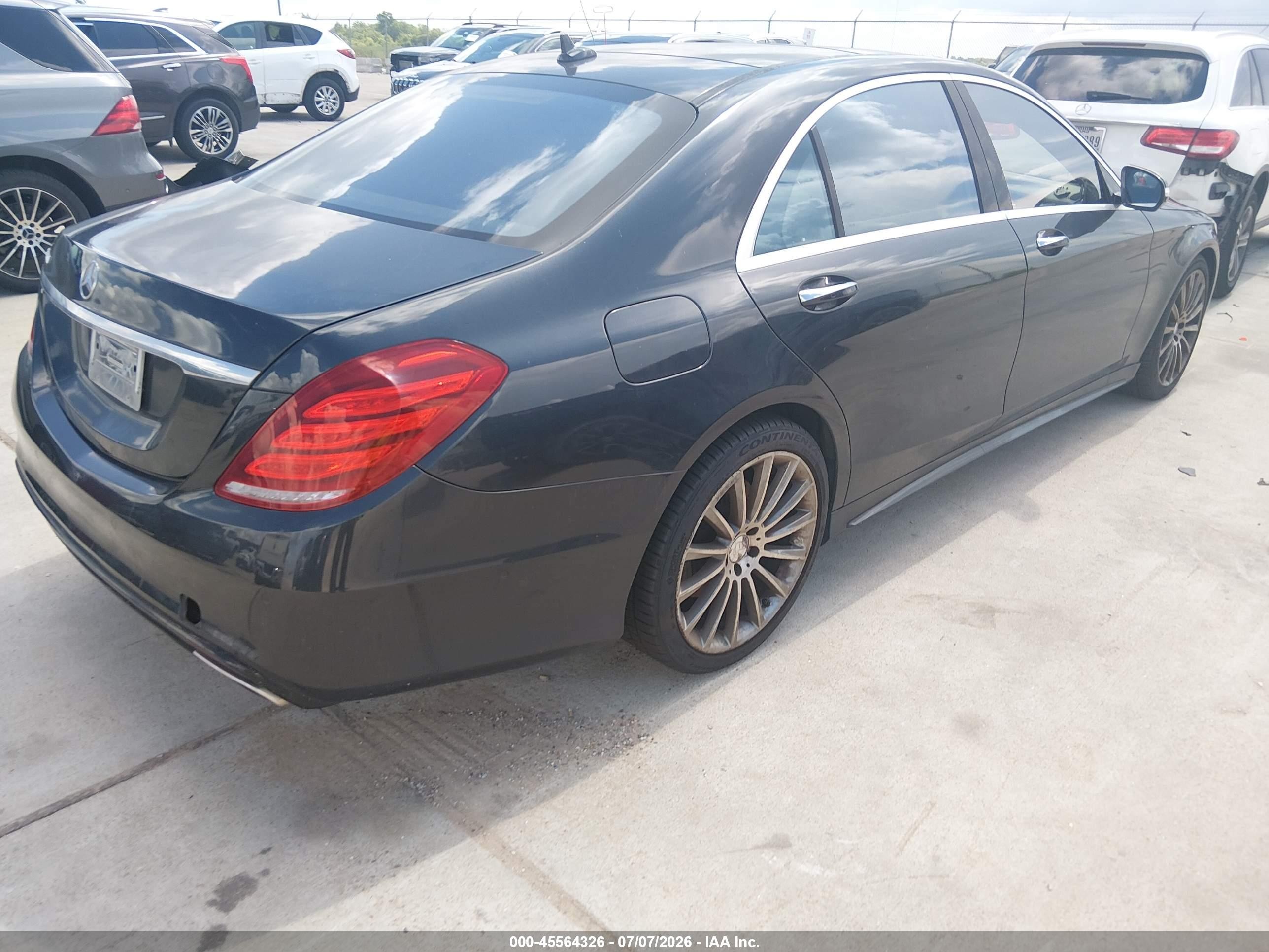 2015 Mercedes-benz S 550   Черный vin: WDDUG8CB5FA115792