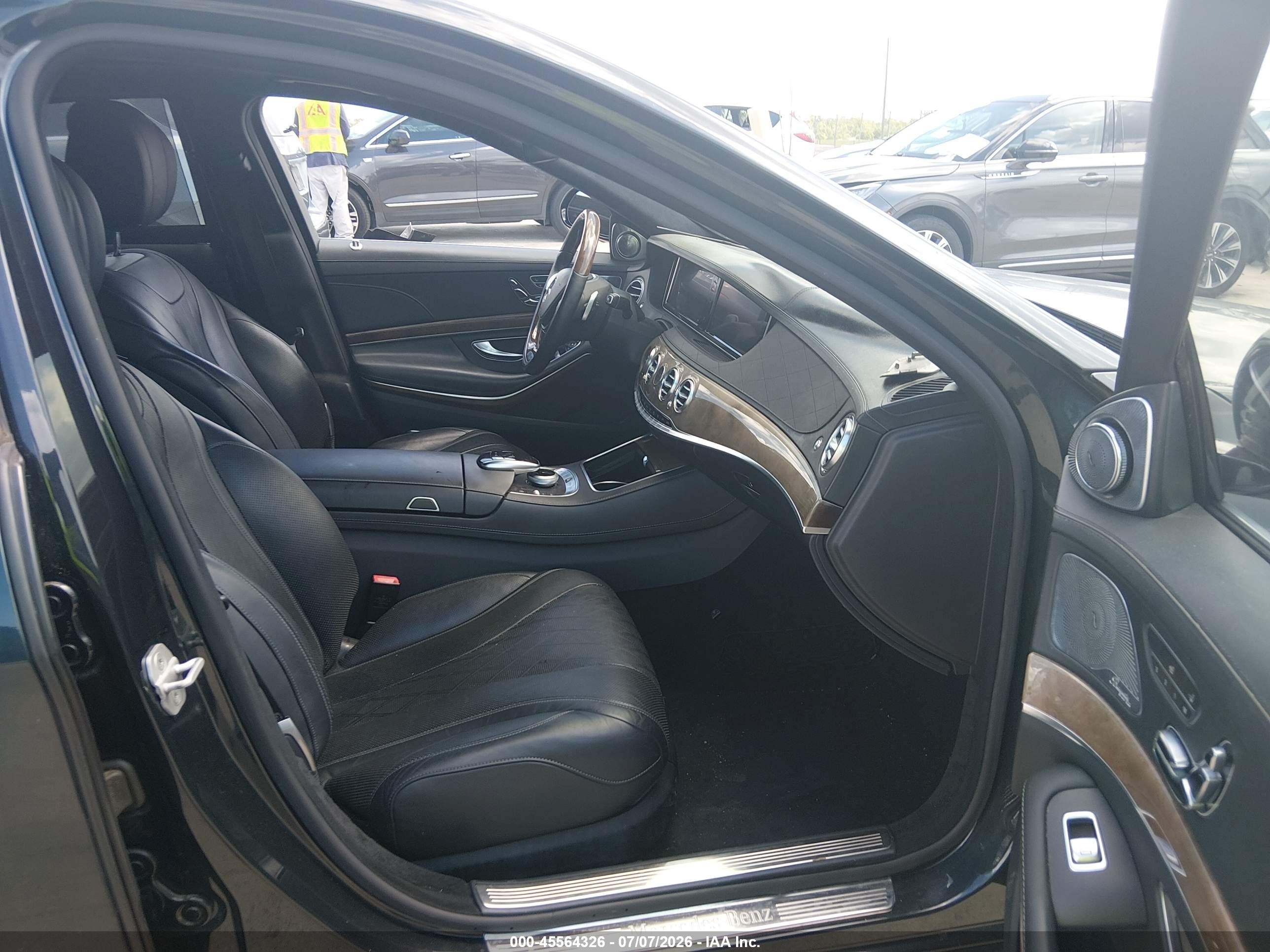 2015 Mercedes-benz S 550   Черный vin: WDDUG8CB5FA115792