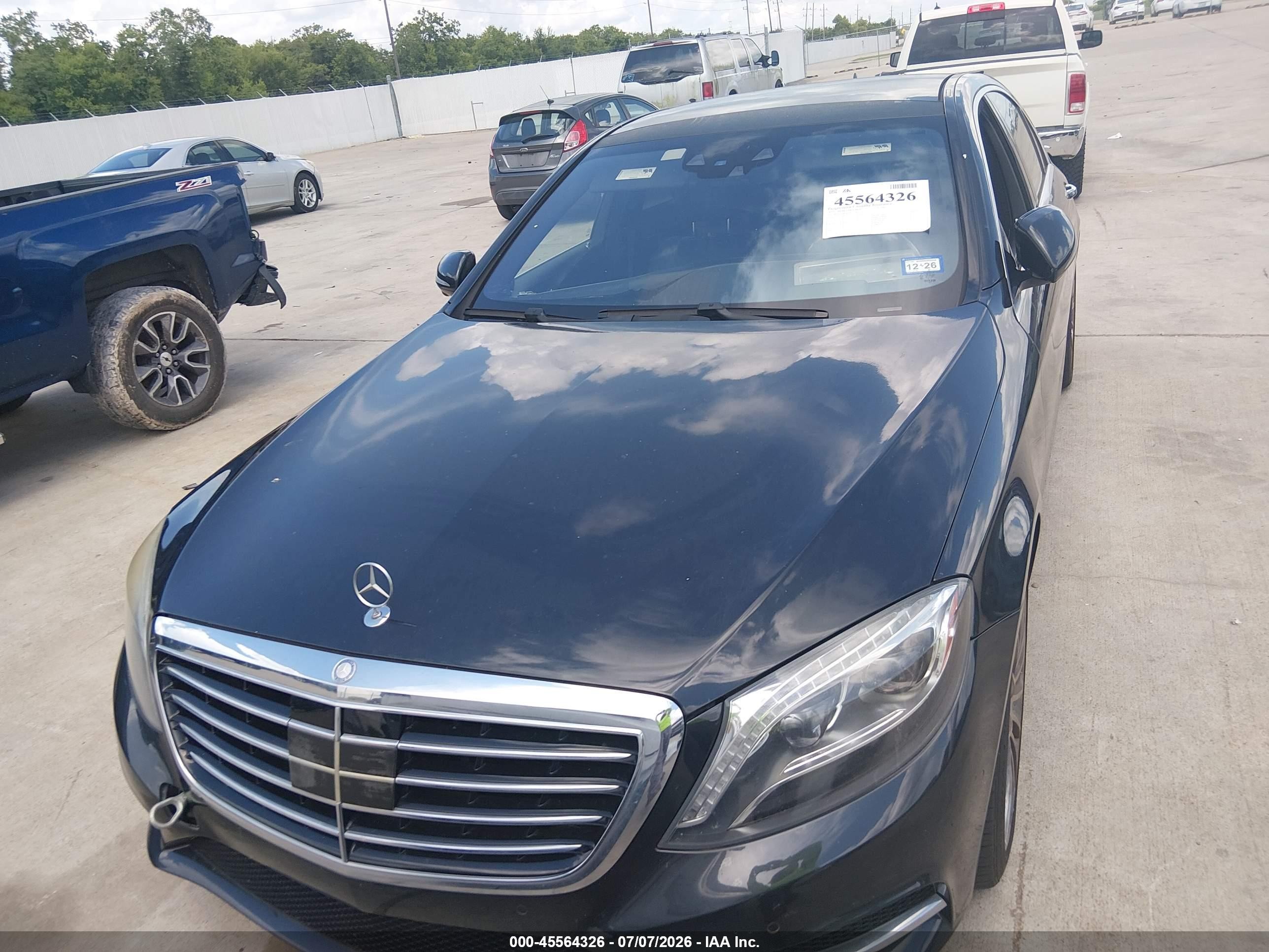 2015 Mercedes-benz S 550   Черный vin: WDDUG8CB5FA115792