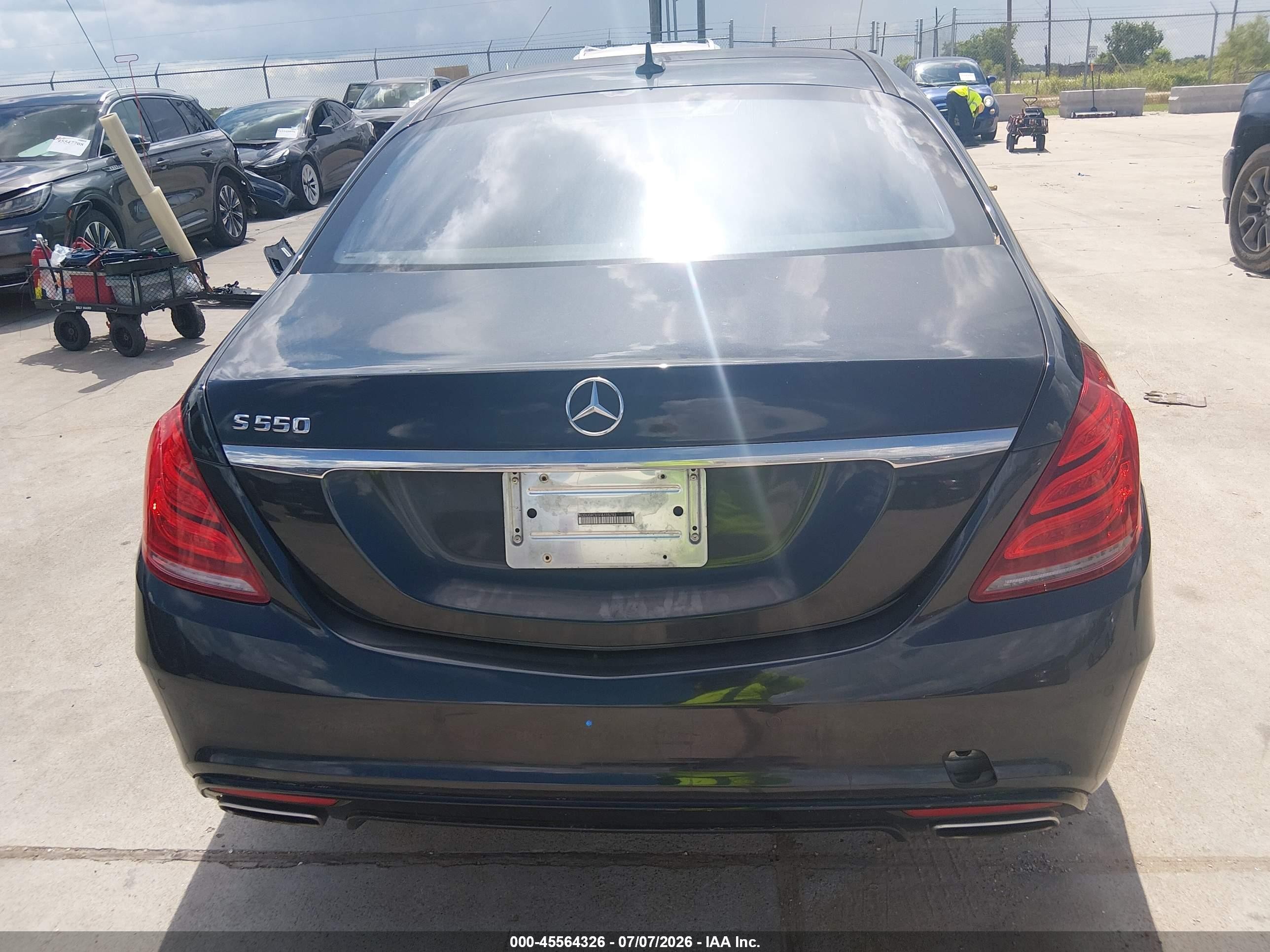 2015 Mercedes-benz S 550   Черный vin: WDDUG8CB5FA115792