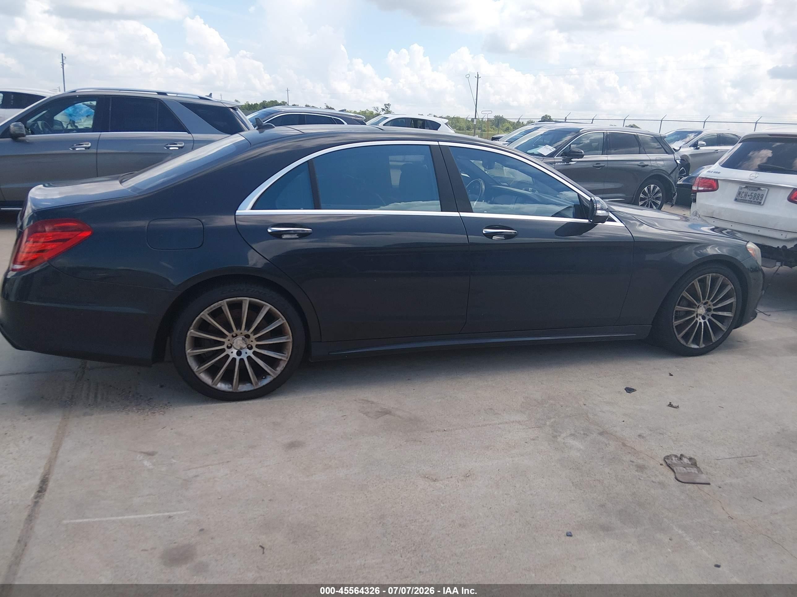 2015 Mercedes-benz S 550   Черный vin: WDDUG8CB5FA115792