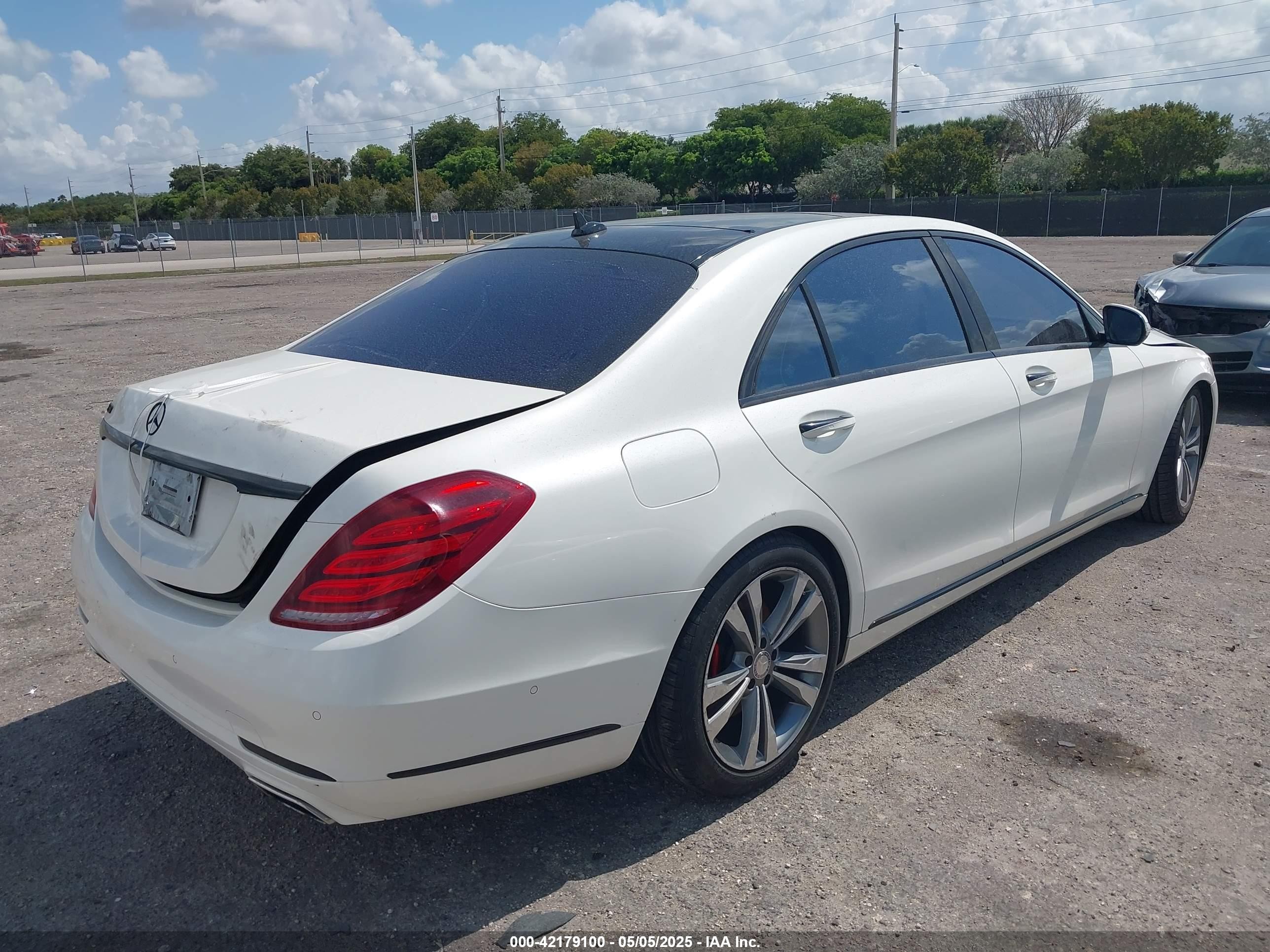 2014 Mercedes-benz S 550   White vin: WDDUG8CB7EA012517