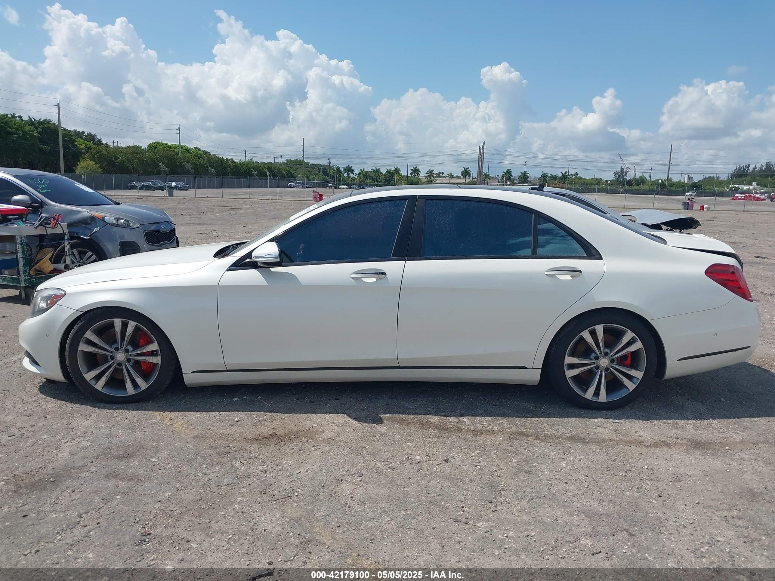 2014 Mercedes-benz S 550   White vin: WDDUG8CB7EA012517
