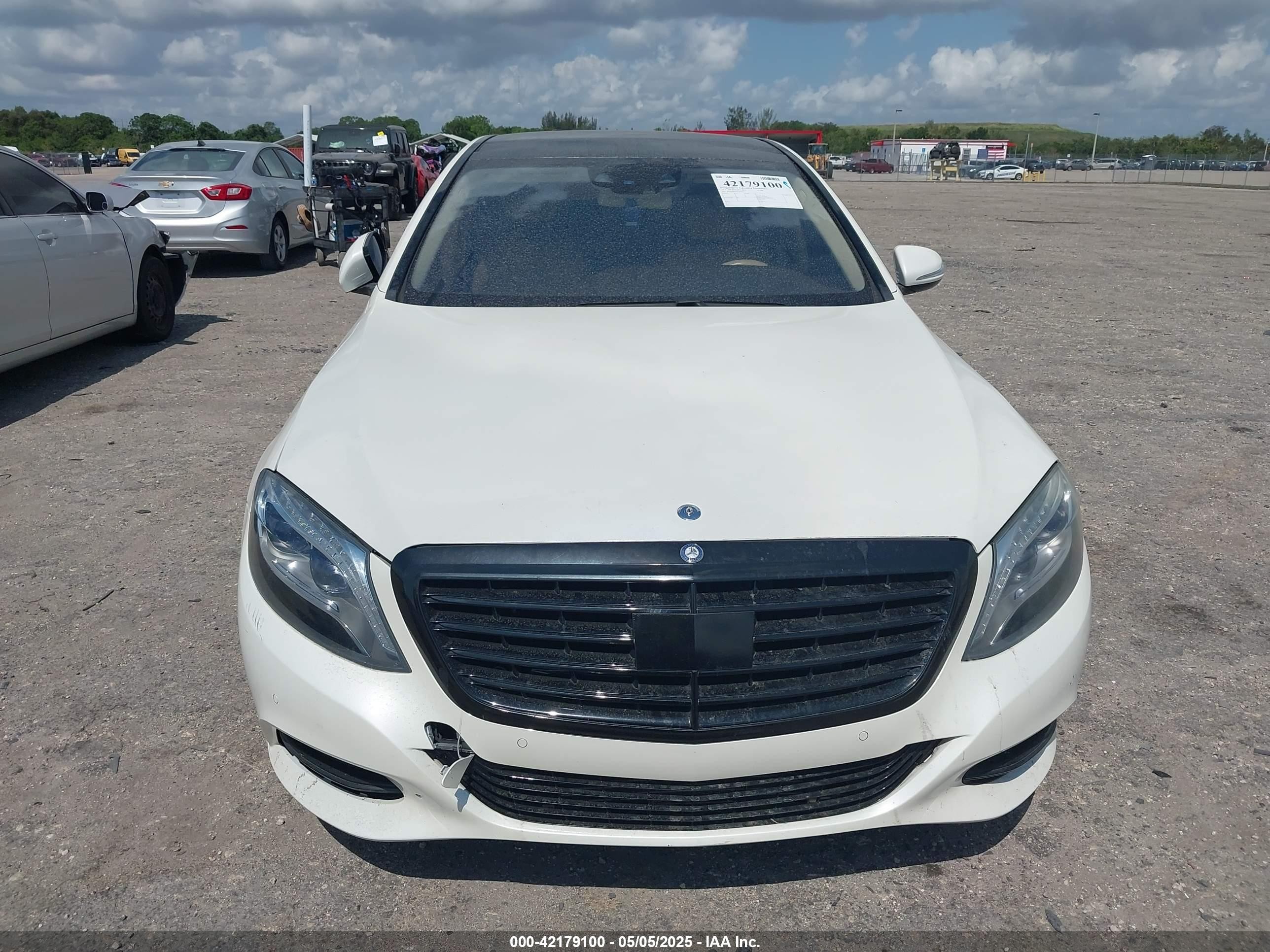 2014 Mercedes-benz S 550   White vin: WDDUG8CB7EA012517