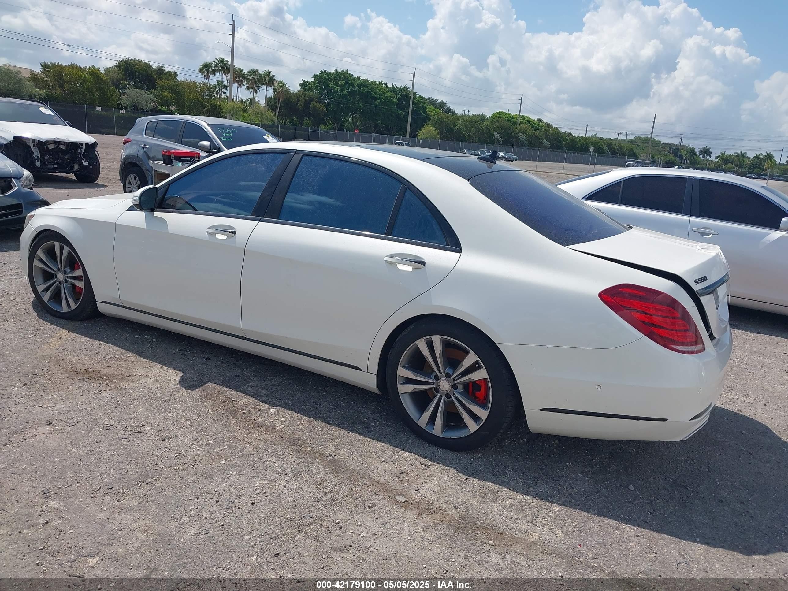 2014 Mercedes-benz S 550   White vin: WDDUG8CB7EA012517