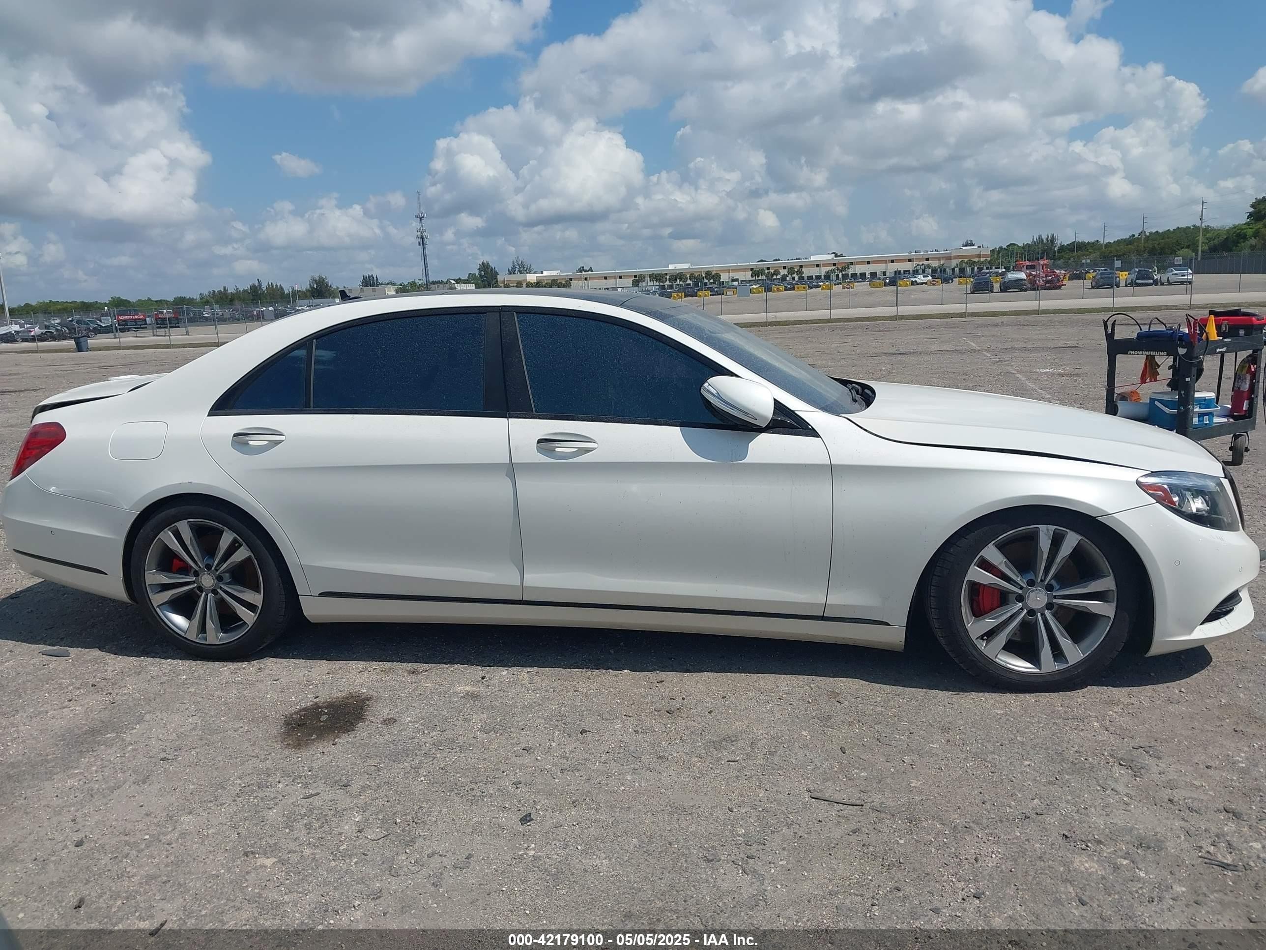 2014 Mercedes-benz S 550   White vin: WDDUG8CB7EA012517