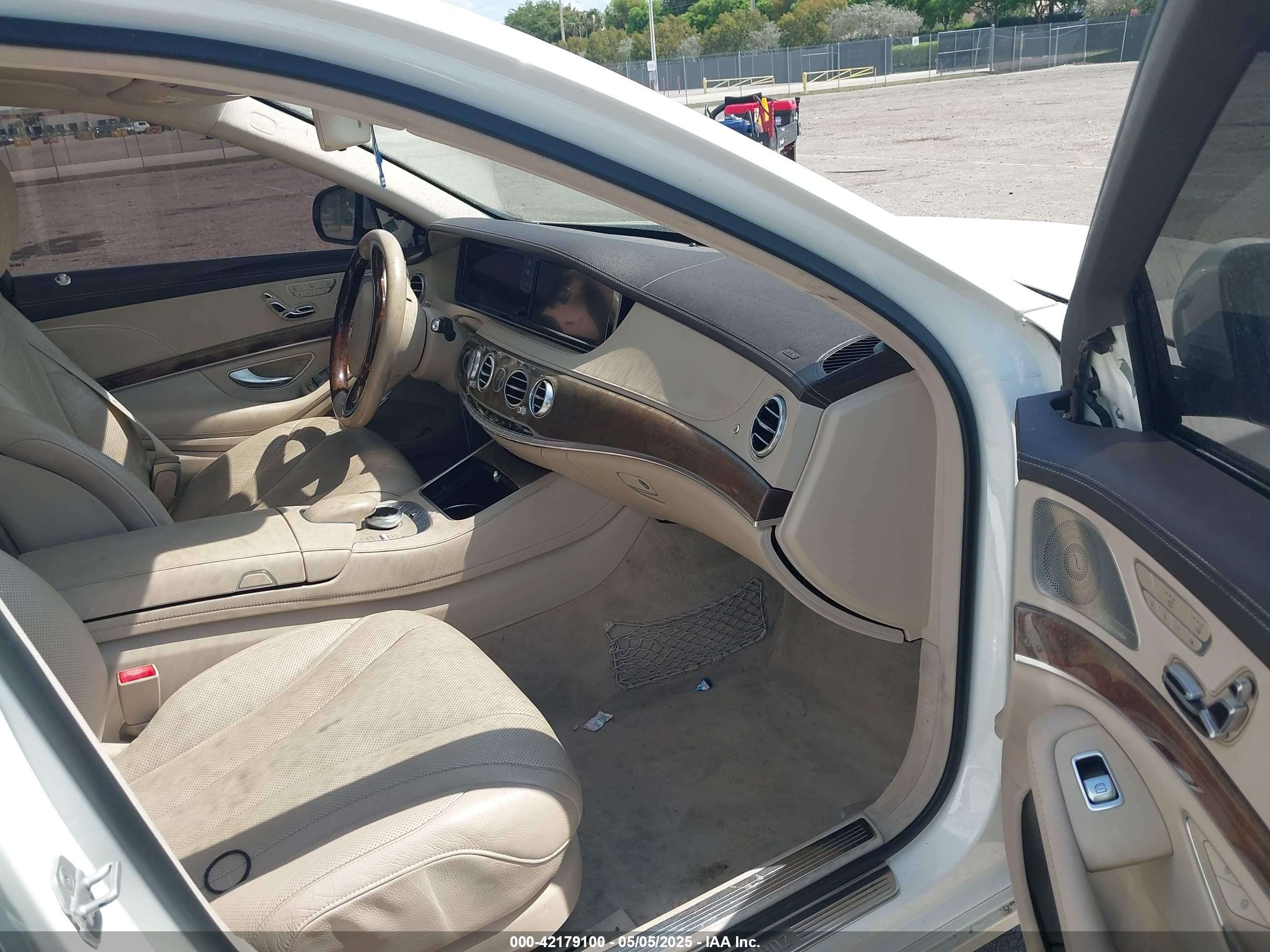 2014 Mercedes-benz S 550   White vin: WDDUG8CB7EA012517