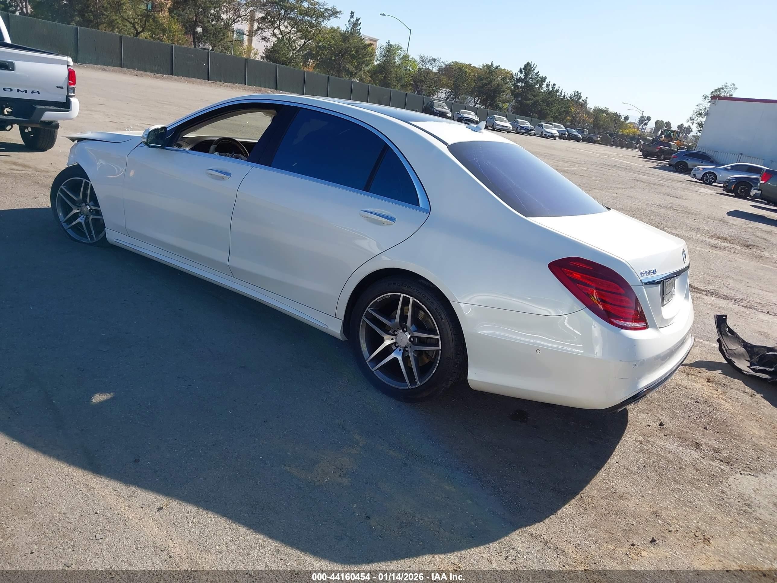 2014 Mercedes-benz S 550   White vin: WDDUG8CB7EA044562