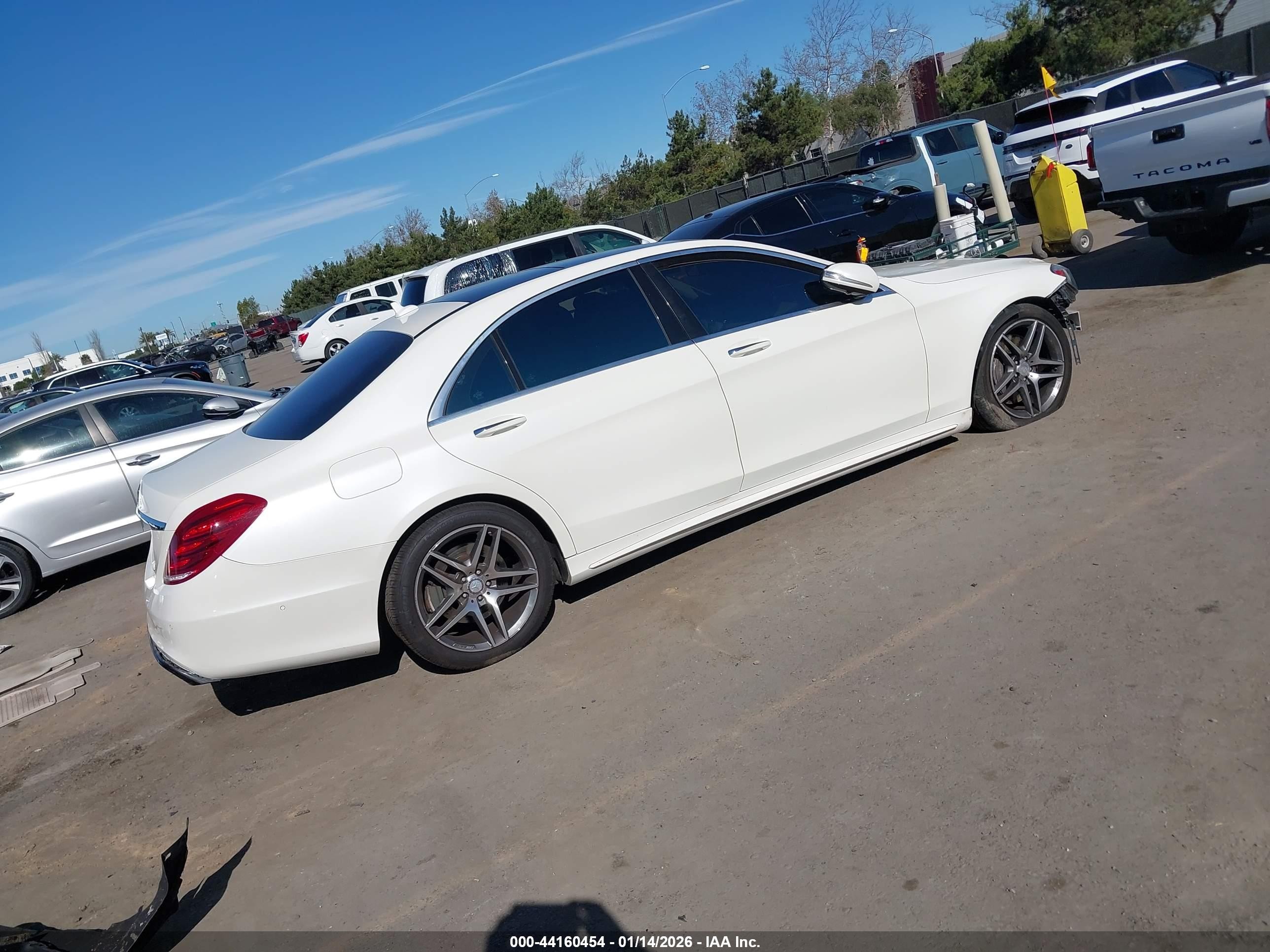 2014 Mercedes-benz S 550   White vin: WDDUG8CB7EA044562