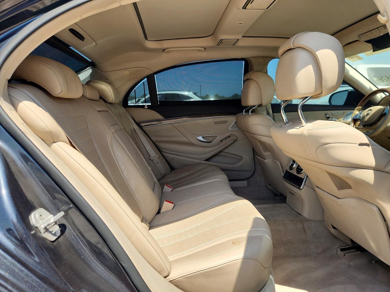 2015 Mercedes-benz S 550 Black vin: WDDUG8CB7FA095352