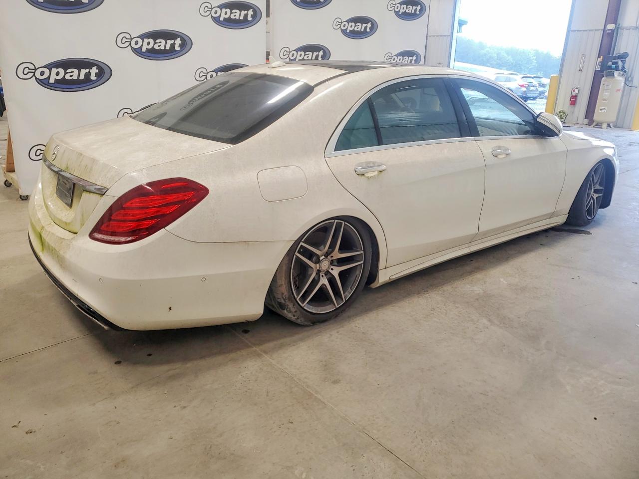 2014 Mercedes-benz S 550 White vin: WDDUG8CB9EA057992