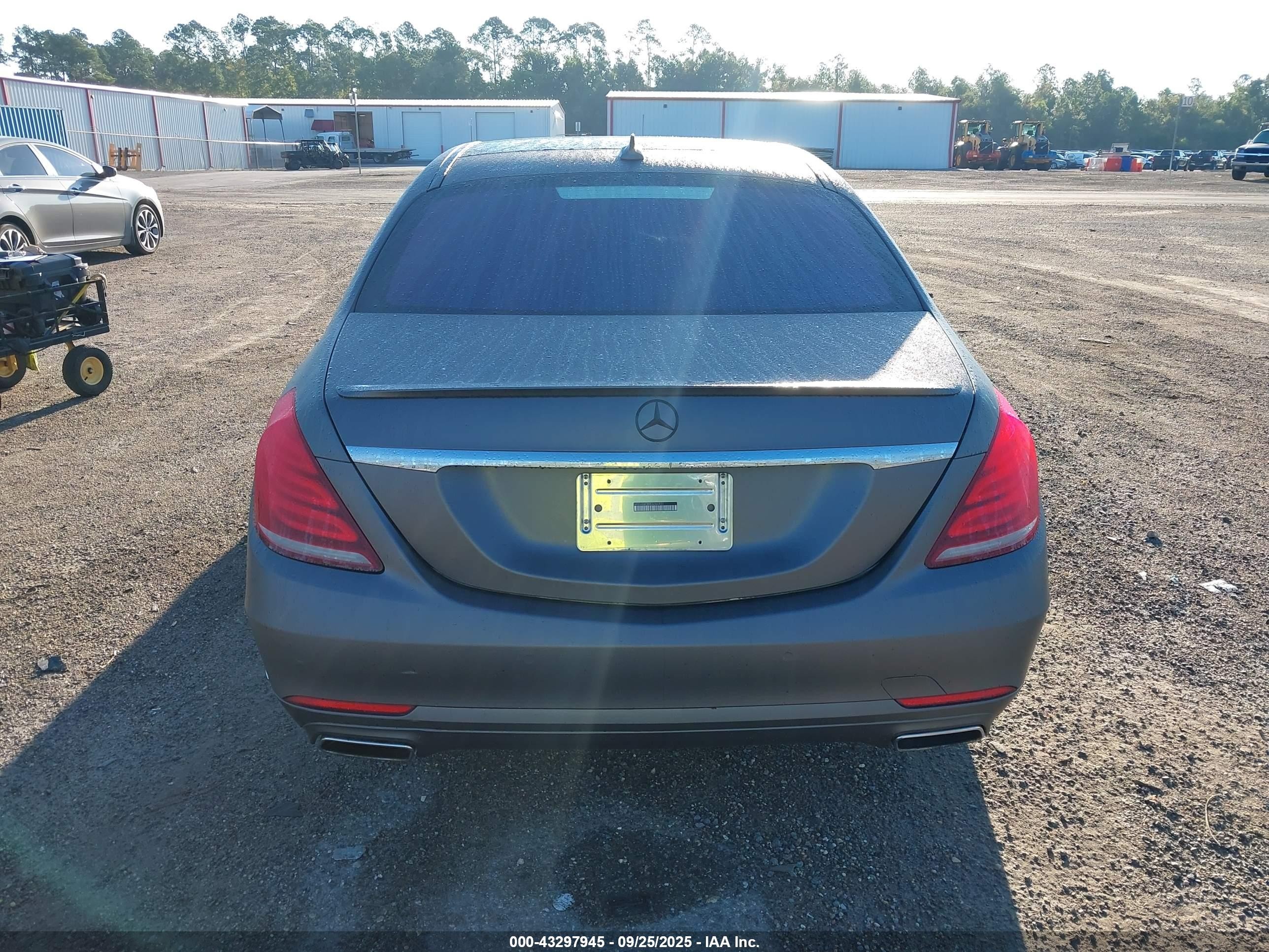 2014 Mercedes-benz S 550   Коричневый vin: WDDUG8CB9EA066921